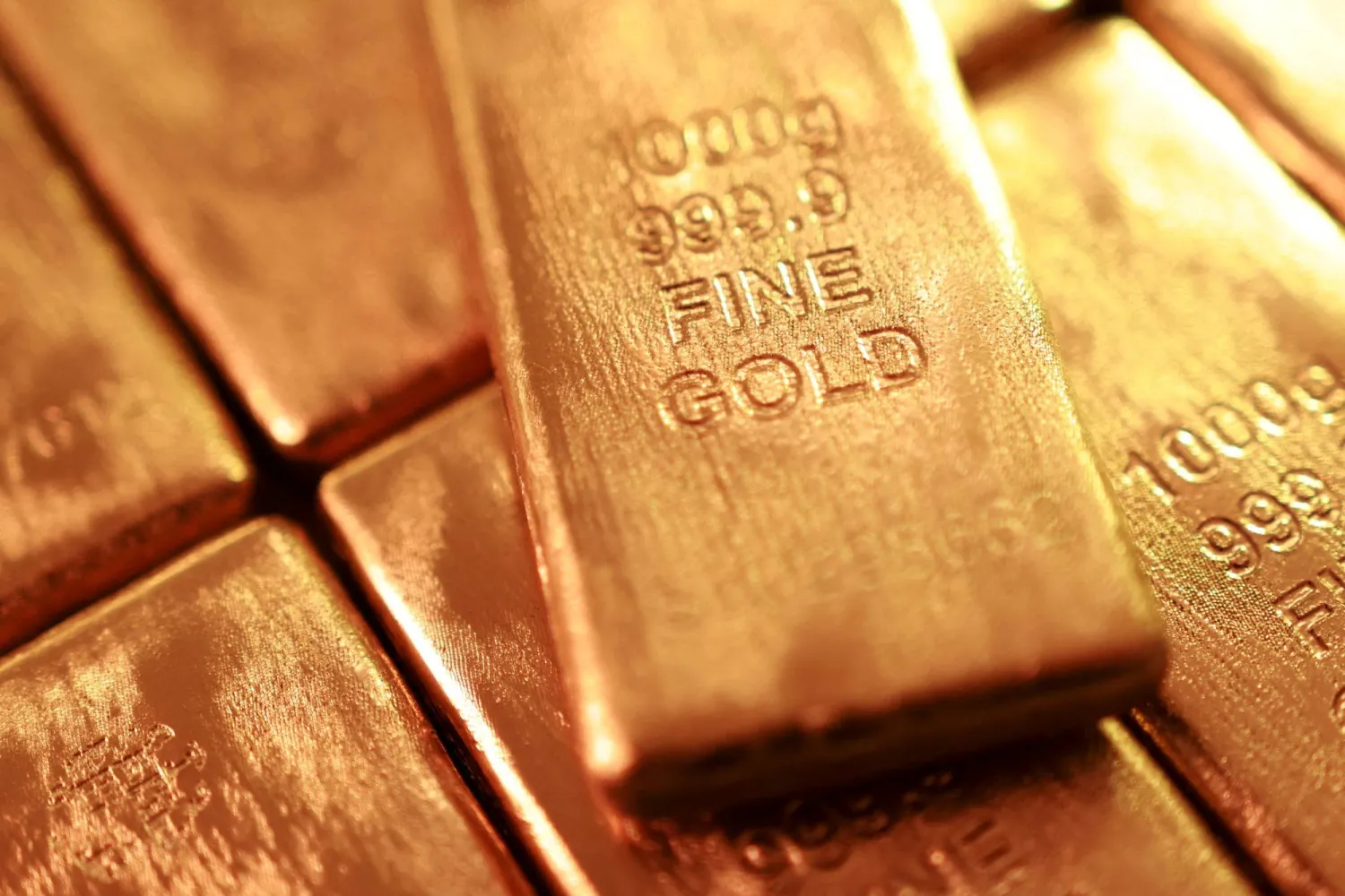 FILE PHOTO: Gold imitations are seen in this illustration picture taken February 20, 2026. REUTERS/Dado Ruvic/Illustration/File Photo