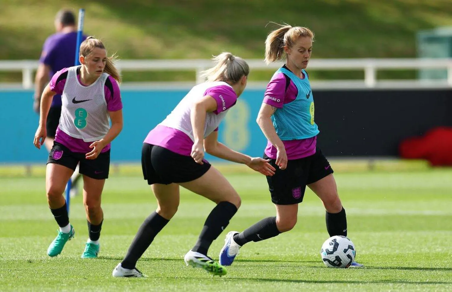 جانب من تحضيرات منتخب سيدات إنجلترا (رويترز)