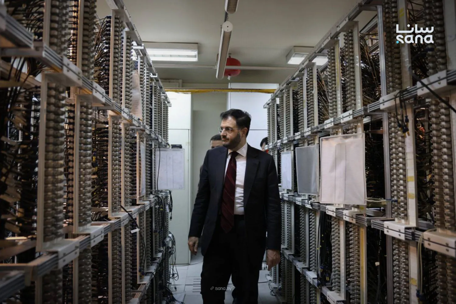 وزير الاتصالات وتقانة المعلومات السوري عبد السلام هيكل يزور عدداً من مراكز الشركة السورية للاتصالات للاطلاع على سير عملها (أرشيفية - سانا)