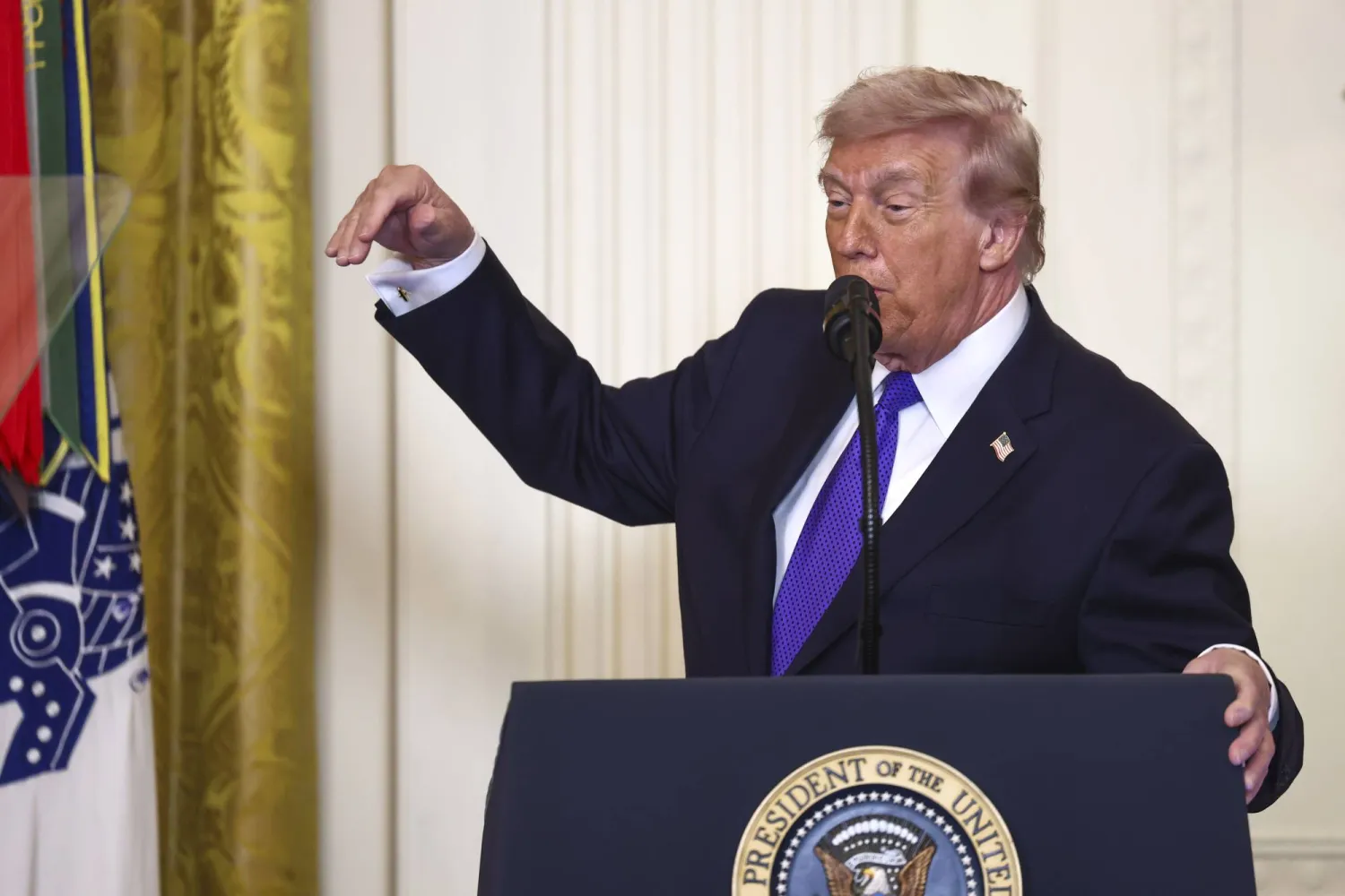 ترمب يلقي كلمة في البيت الأبيض بواشنطن (إ.ب.أ)