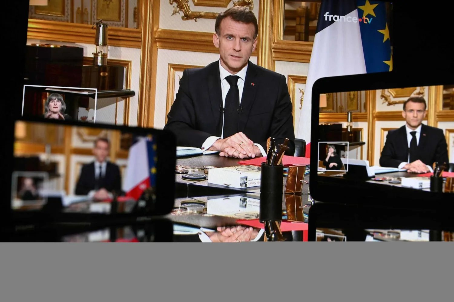 الرئيس الفرنسي إيمانويل ماكرون يلقي كلمته عن الحرب الإيرانية (أ.ف.ب)