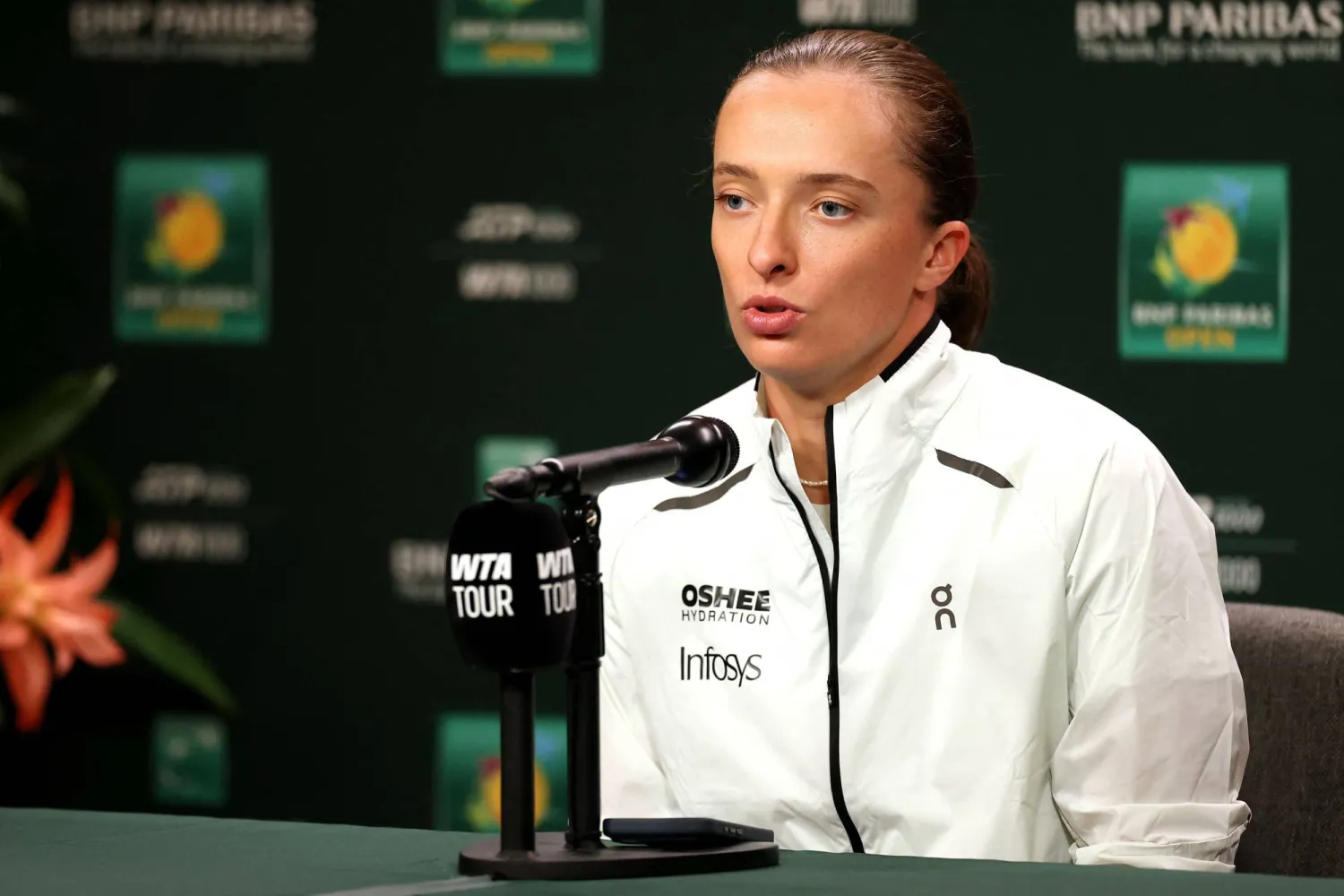 إيغا شفيونتيك الفائزة بستة ألقاب كبرى استغربت هذا التوجه متسائلة عن جدوى إطالة المباريات في زمن يتسارع فيه الإيقاع باستمرار (أ.ف.ب)