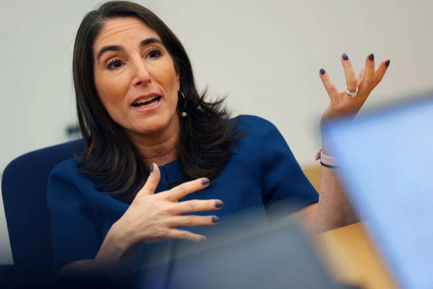 بيث هاماك رئيسة بنك الاحتياطي الفيدرالي في كليفلاند تتحدث خلال مقابلة مع «رويترز» في نيويورك (رويترز)