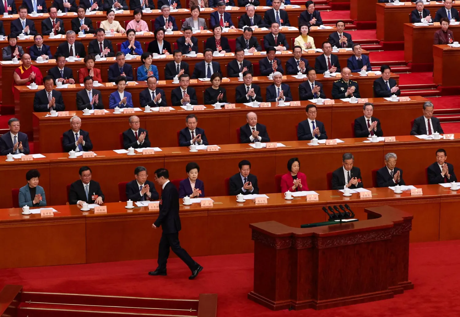 جانب من اليوم الأول لاجتماعات الهيئة السياسية العليا في البرلمان الصيني بالعاصمة بكين يوم الأربعاء (رويترز)