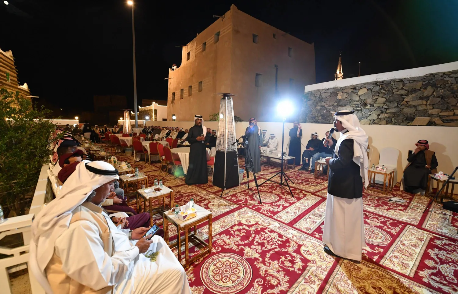  إحياء عادات الإفطار الجماعي في الساحات والأحياء القديمة في منطقة عسير (واس)