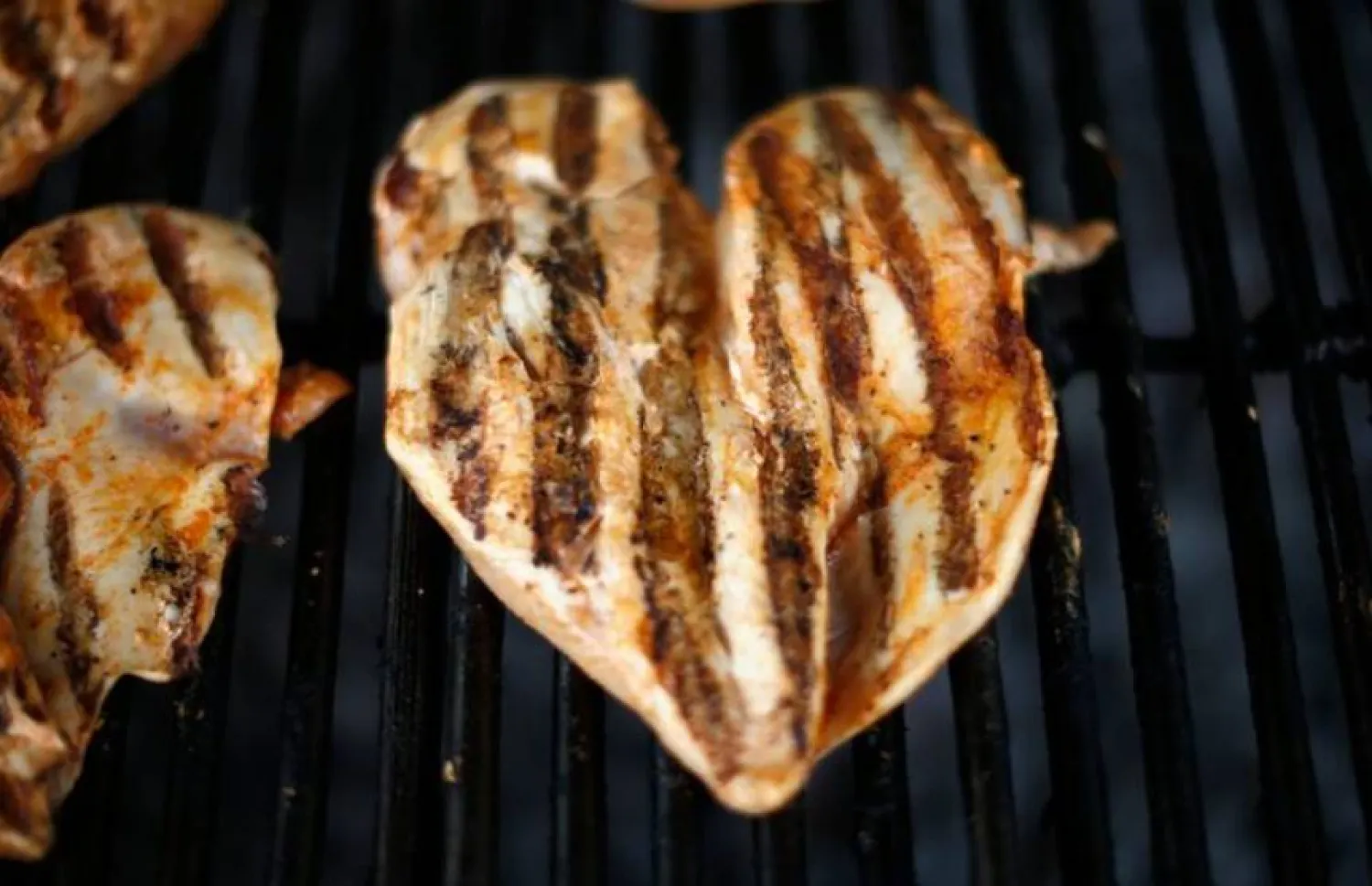 يُعد البروتين ضرورياً للحفاظ على العضلات (أرشيفية - رويترز)