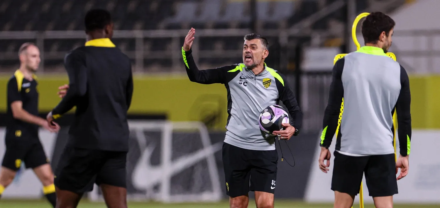 كونسيساو خلال قيادته تدريبات الاتحاد الأخيرة (موقع النادي)