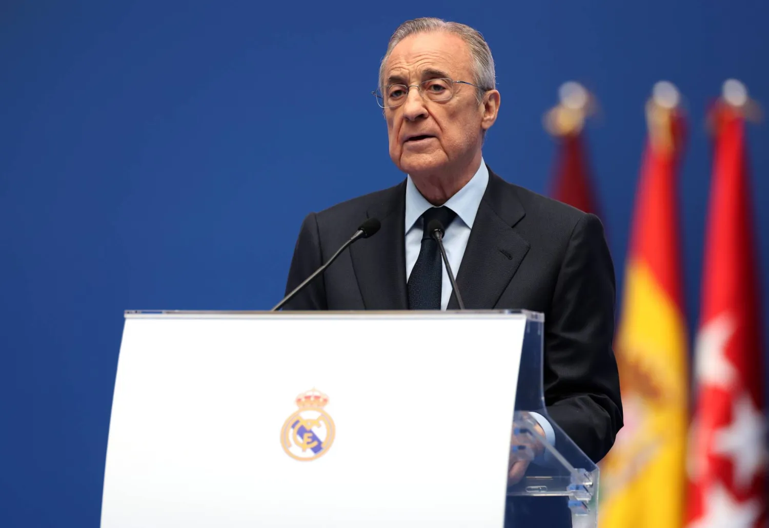 بيريز رئيس ريال مدريد (د.ب.أ)