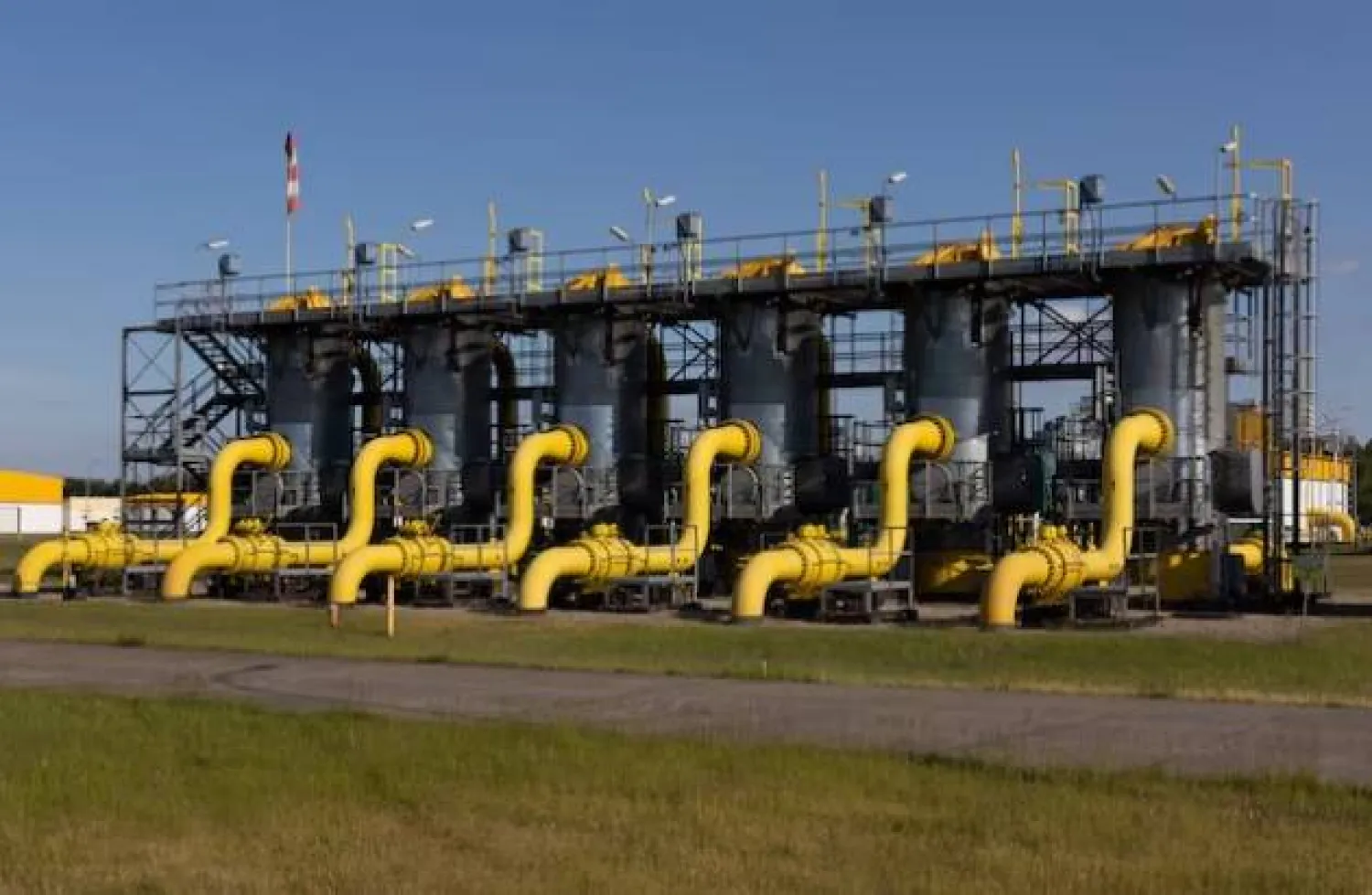 محطة ضغط غاز ضمن القسم البولندي من خط أنابيب يامال الرابط بين روسيا وأوروبا الغربية قرب فواتسوافيك ببولندا (رويترز)