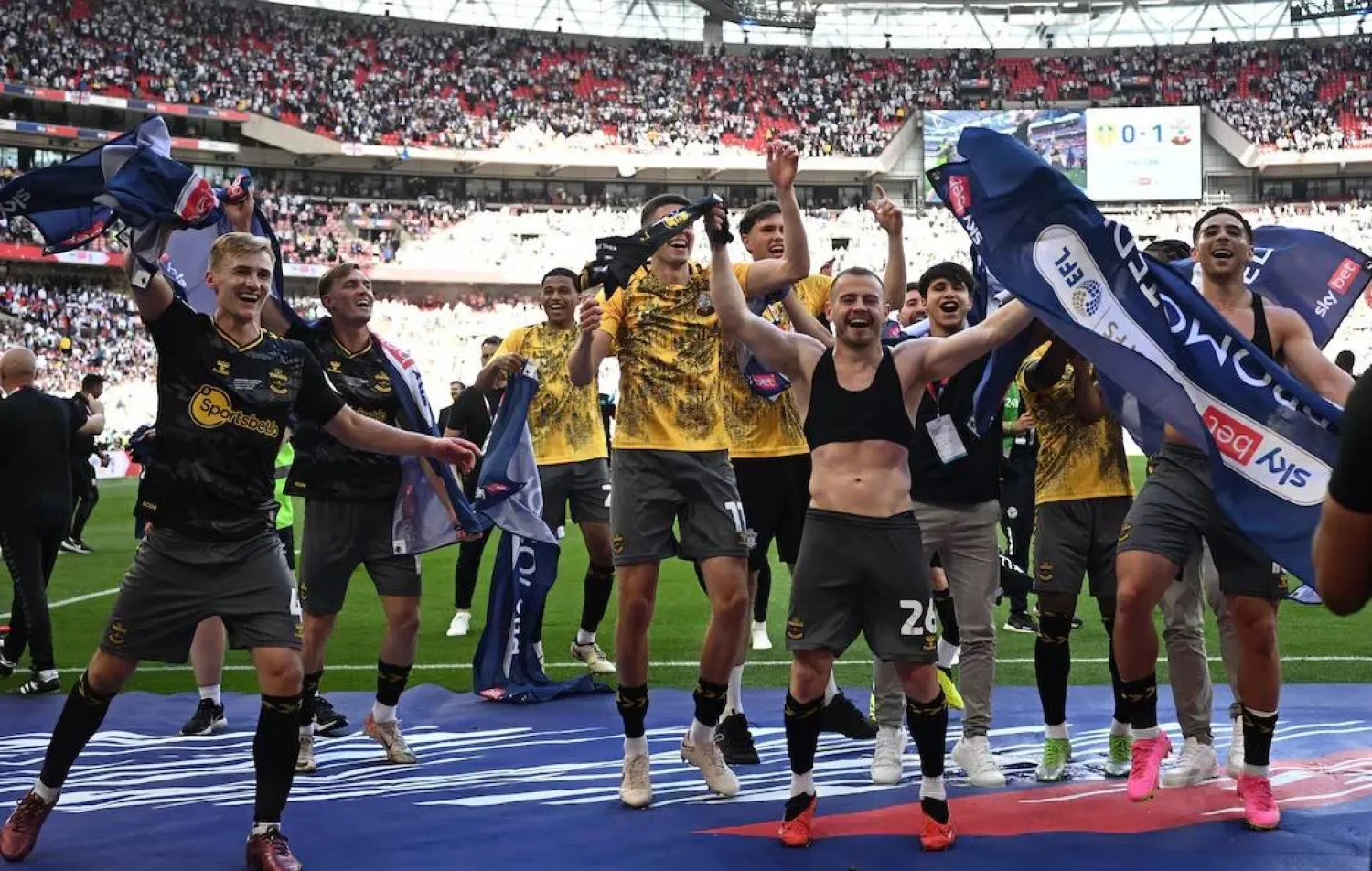 ستتنافس الفرق الأربعة التالية على المركز الثالث المؤهل للترقية (رويترز)