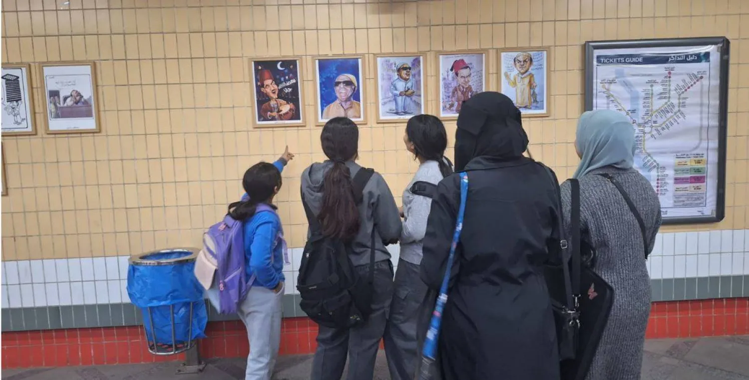 جانب من المعرض الكاريكاتيري في المترو (وزارة الثقافة)