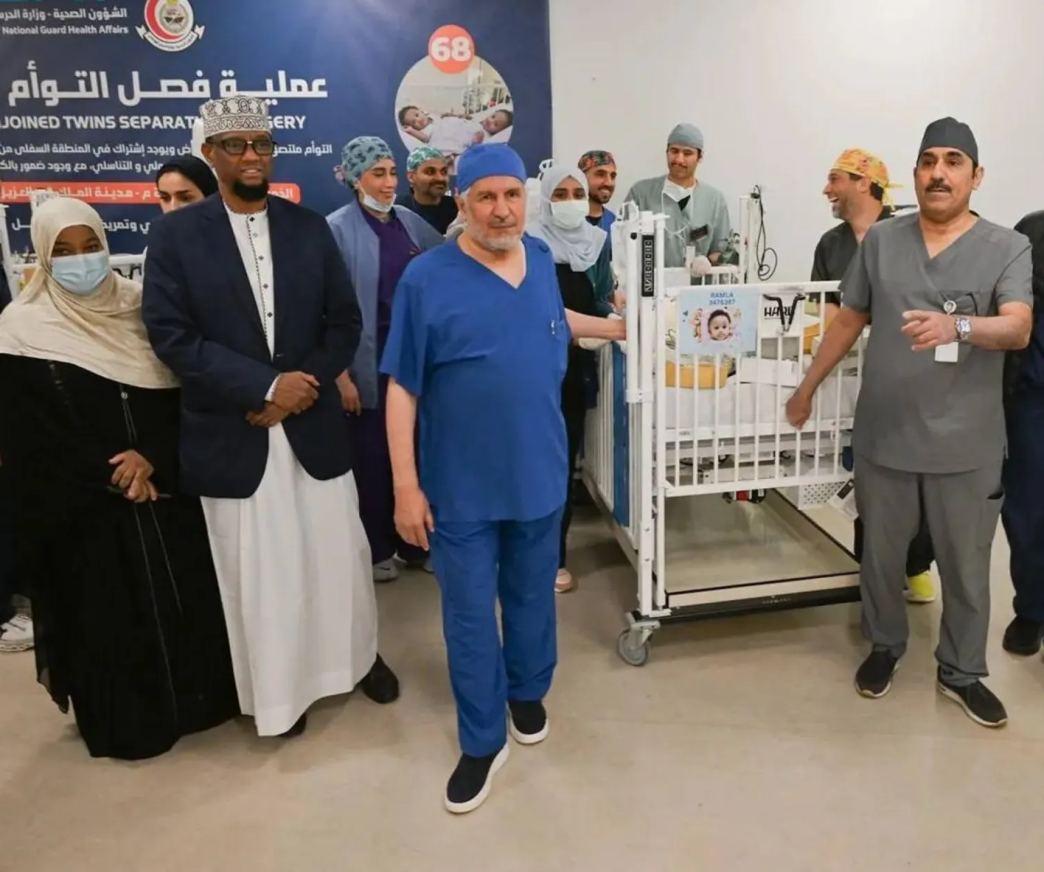 فصل التوأم الملتصق الصومالي «رحمة ورملا» بعد عملية جراحية معقدة استغرقت 12 ساعة (واس)