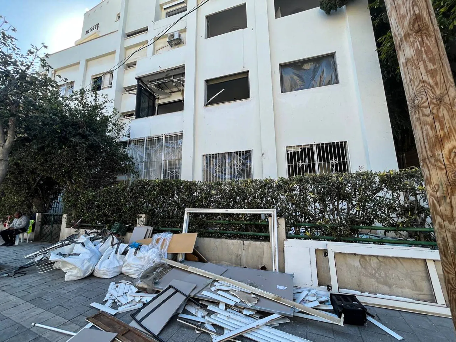  05 March 2026, Israel, Tel Aviv: A building suffers damage from missile fragments after an Iranian military strike. (TASS via ZUMA Press/dpa)