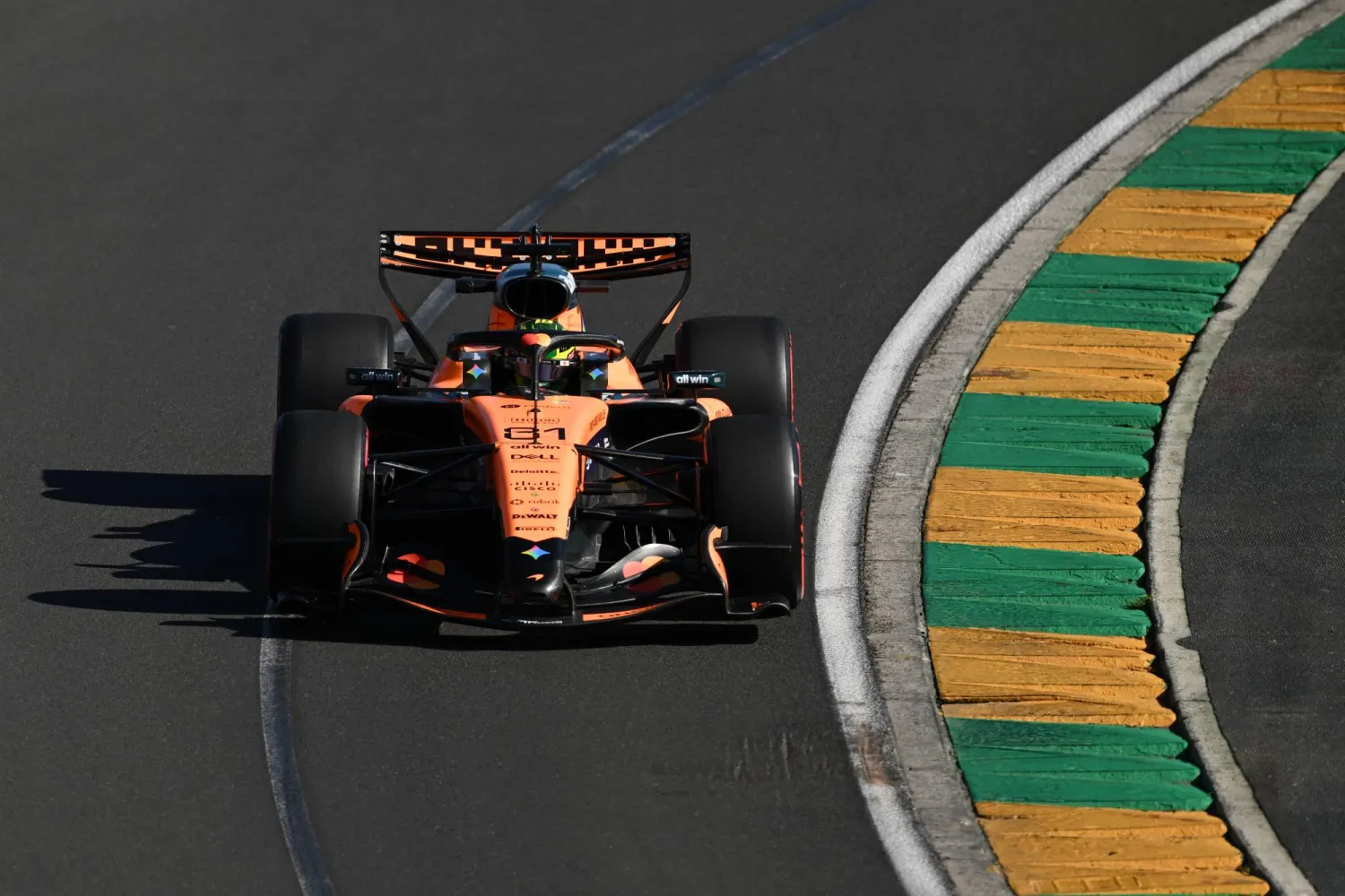 الأسترالي أوسكار بياستري يستهل موسم «فورمولا 1» بالتألق في أستراليا (د.ب.أ)