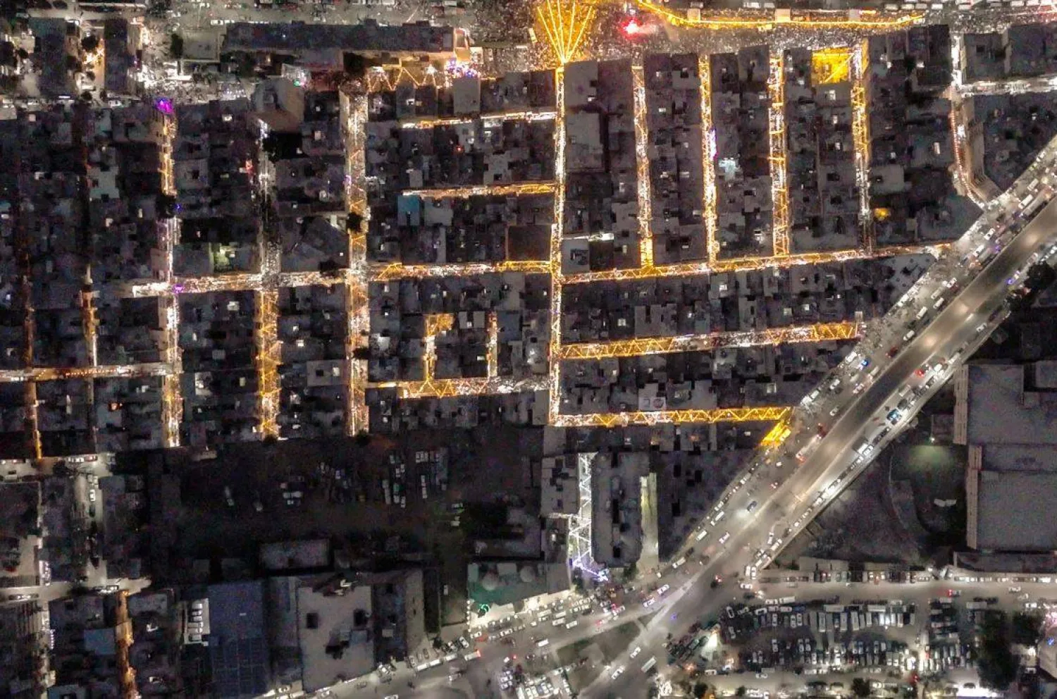 إفطار المطرية يمتد لعدة شوارع (صفحة الدكتور علاء فريد أحد المنظمين على «فيسبوك»)