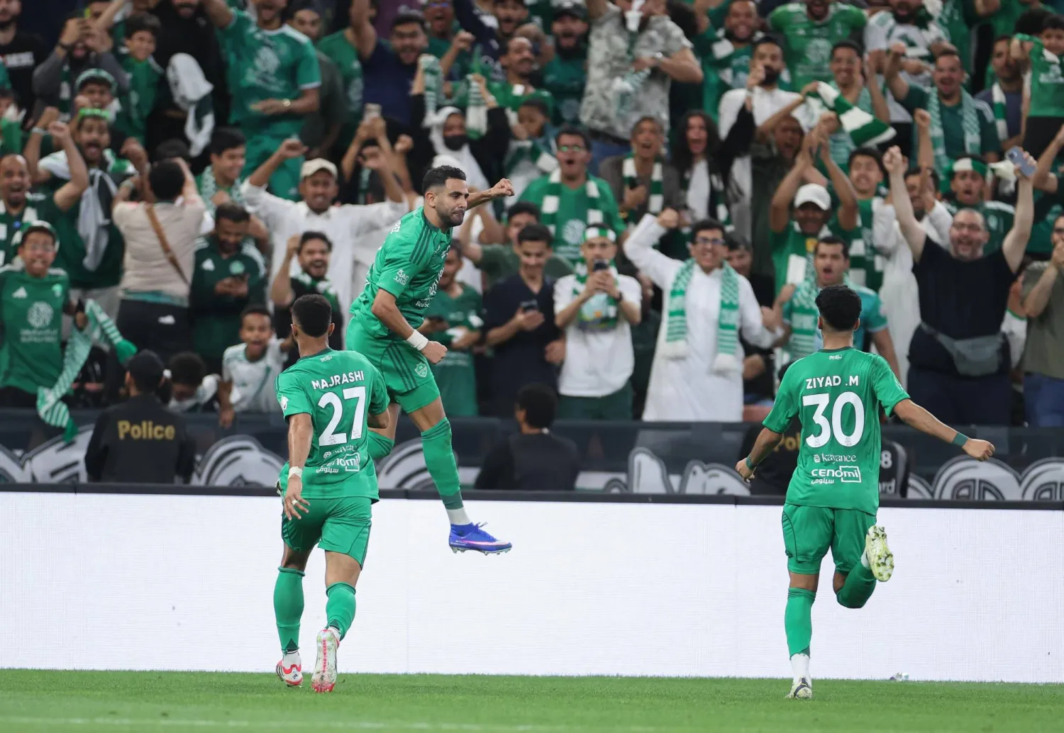 فرحة محرز بهدفه في مرمى الاتحاد (تصوير: عدنان مهدلي)