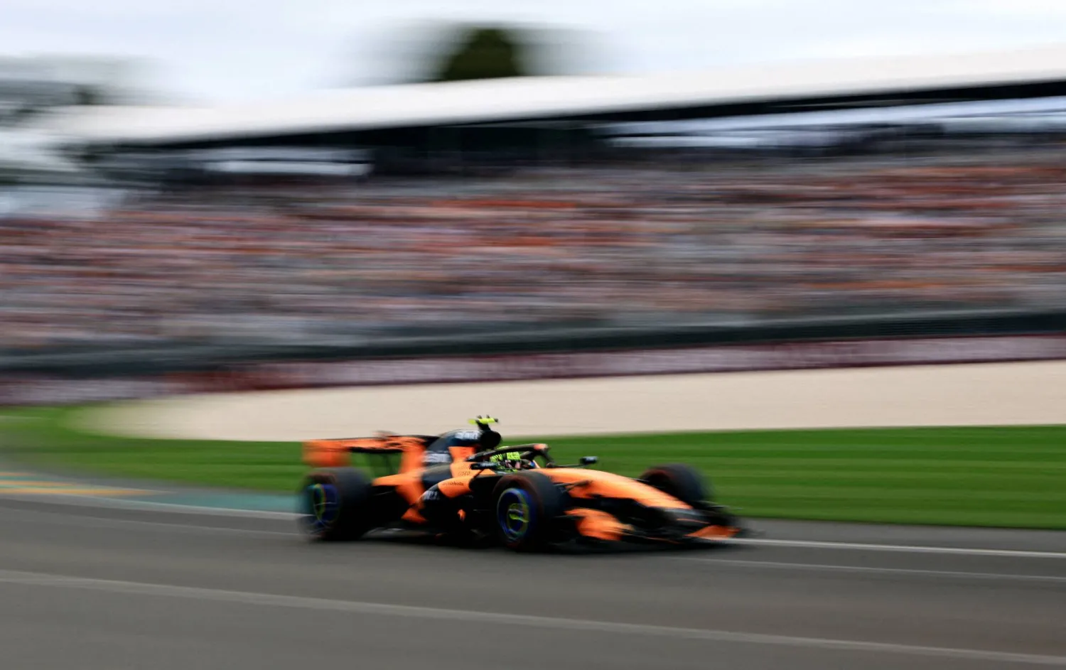 البريطاني لاندو نوريس سائق فريق مكلارين (رويترز)