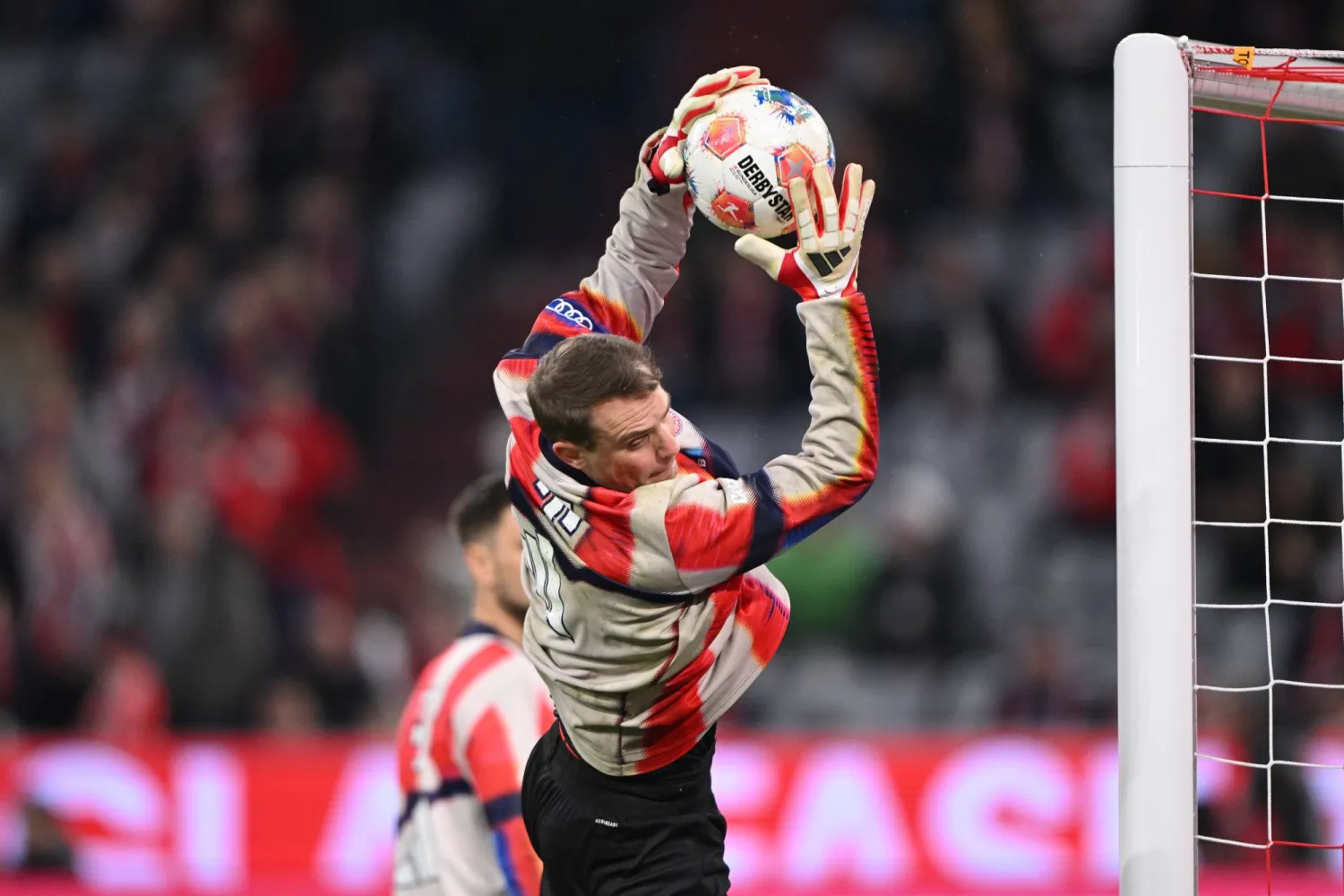 06 March 2026, Bavaria, Munich: Bayern Munich goalkeeper Manuel Neuer warms up prior to the start of the German Bundesliga soccer match between Bayern Munich and Borussia Moenchengladbach at the Allianz Arena. (dpa)