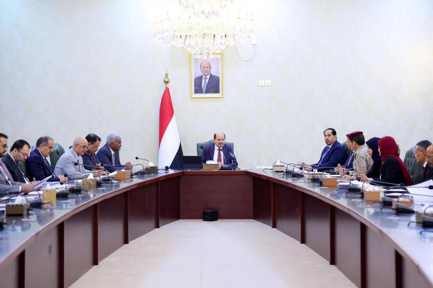 الحكومة اليمنية التزمت بتحقيق الاستقرار الاقتصادي وانتظام الرواتب (إعلام رسمي)