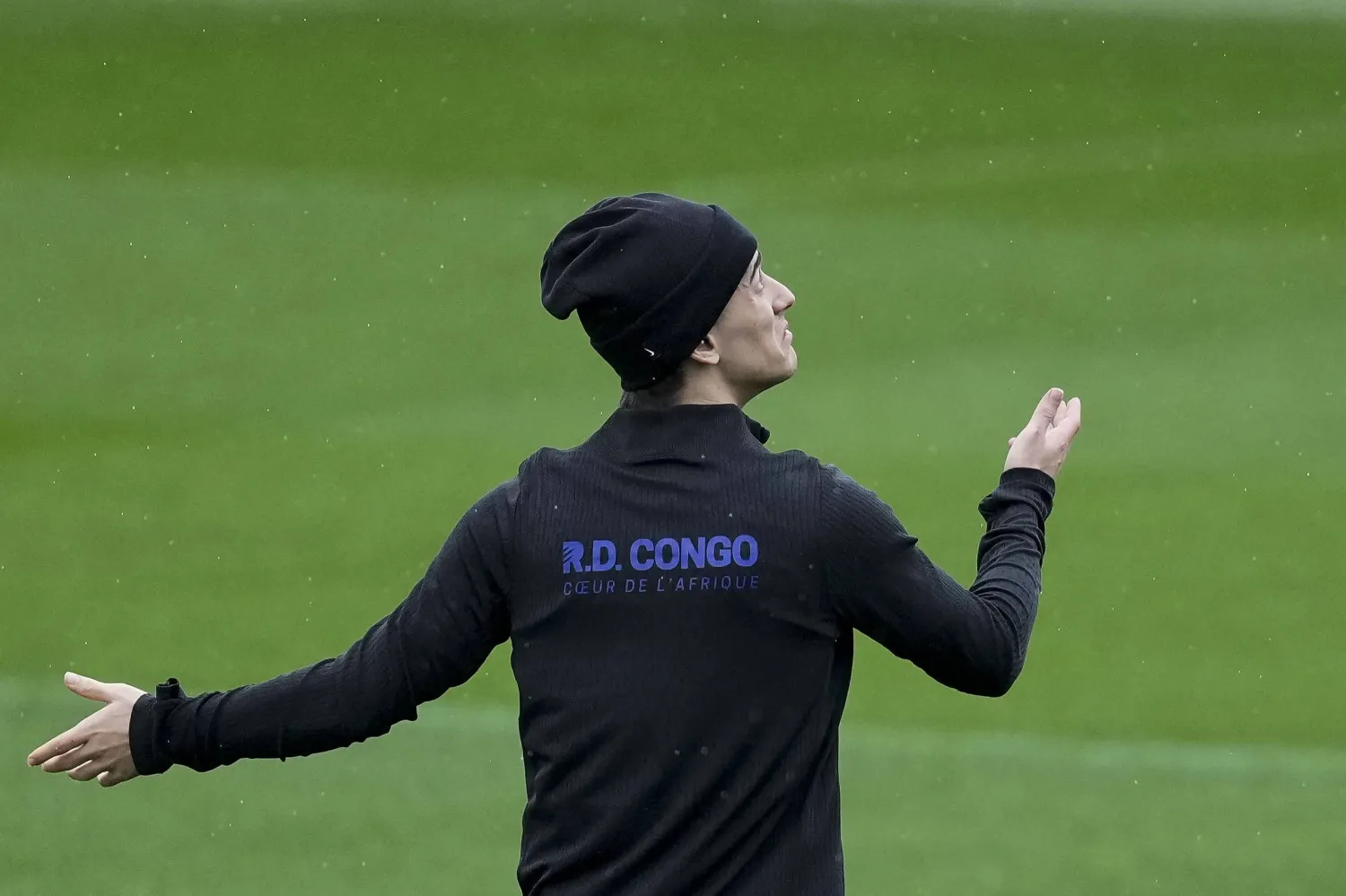 لاعب الوسط غافي في تدريبات برشلونة (إ.ب.أ)