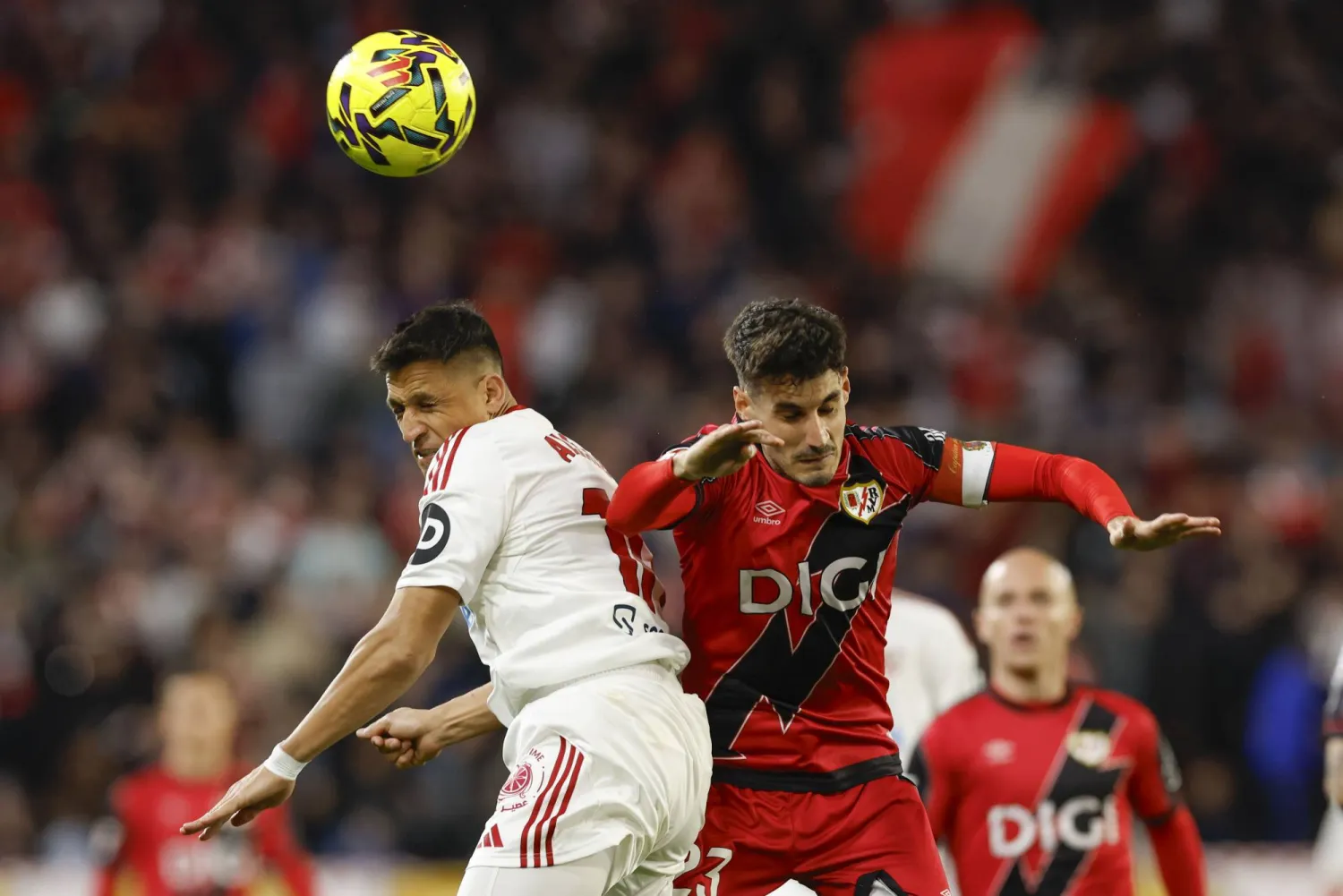 التعادل الإيجابي حسم مواجهة إشبيلية وضيفه رايو فايكانو (إ.ب.أ)