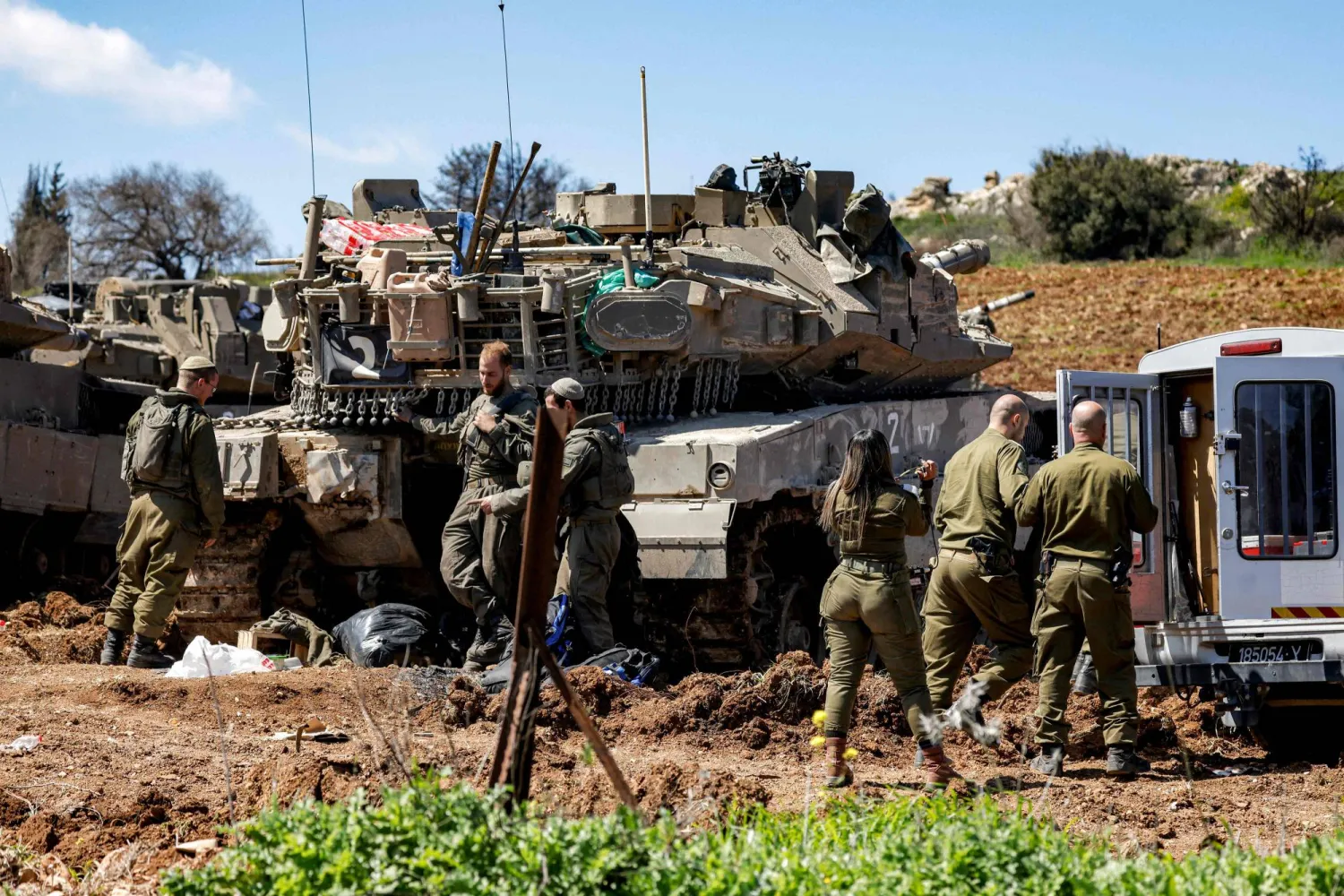 انتشار عسكري إسرائيلي عند الحدود اللبنانية (أ.ف.ب)