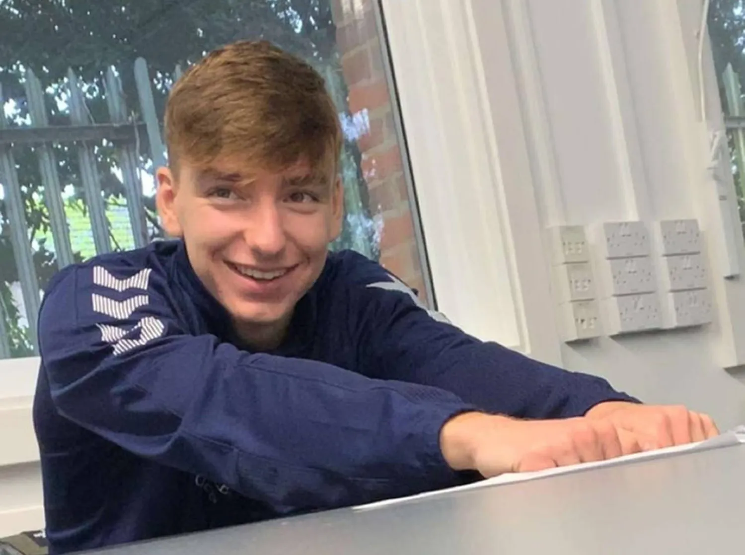 اللاعب الراحل آدم أنكرز (نادي ويكومب واندررز)