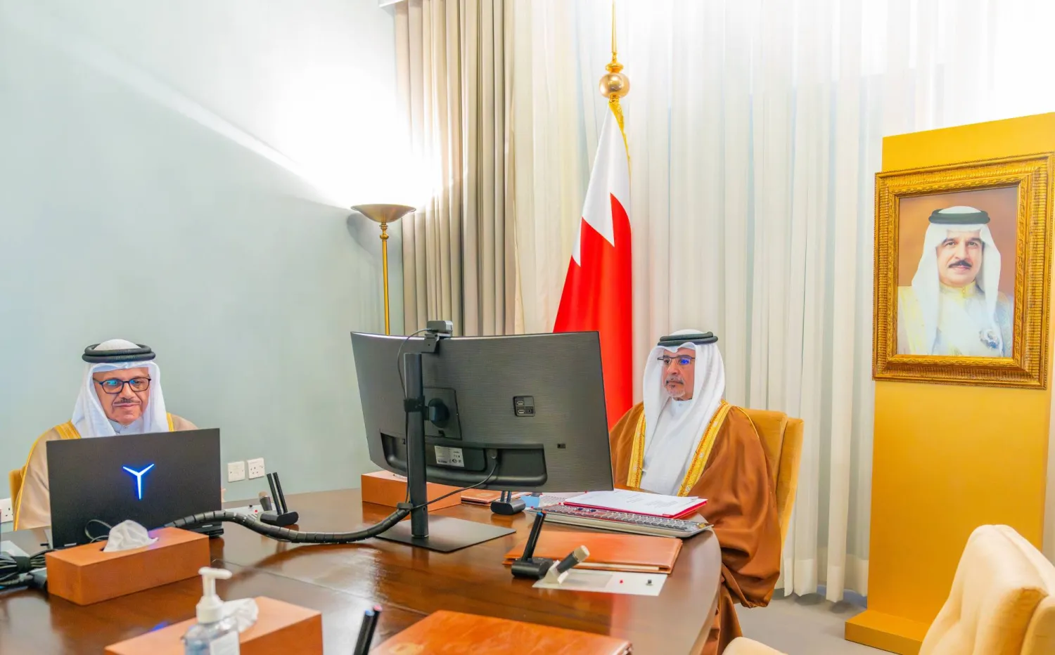 الأمير سلمان بن حمد آل خليفة ولي العهد البحريني خلال مشاركته في الاجتماع (بنا)