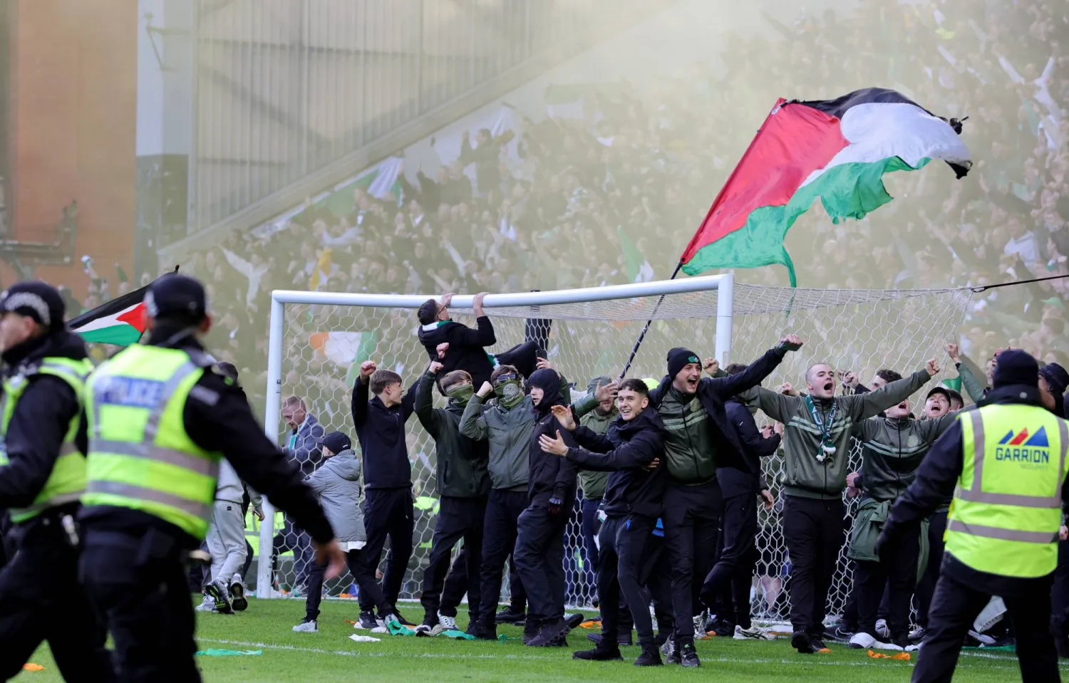 أعمال شغب ملعب «إيبروكس» أدت إلى توقيف 9 أشخاص (د.ب.أ)