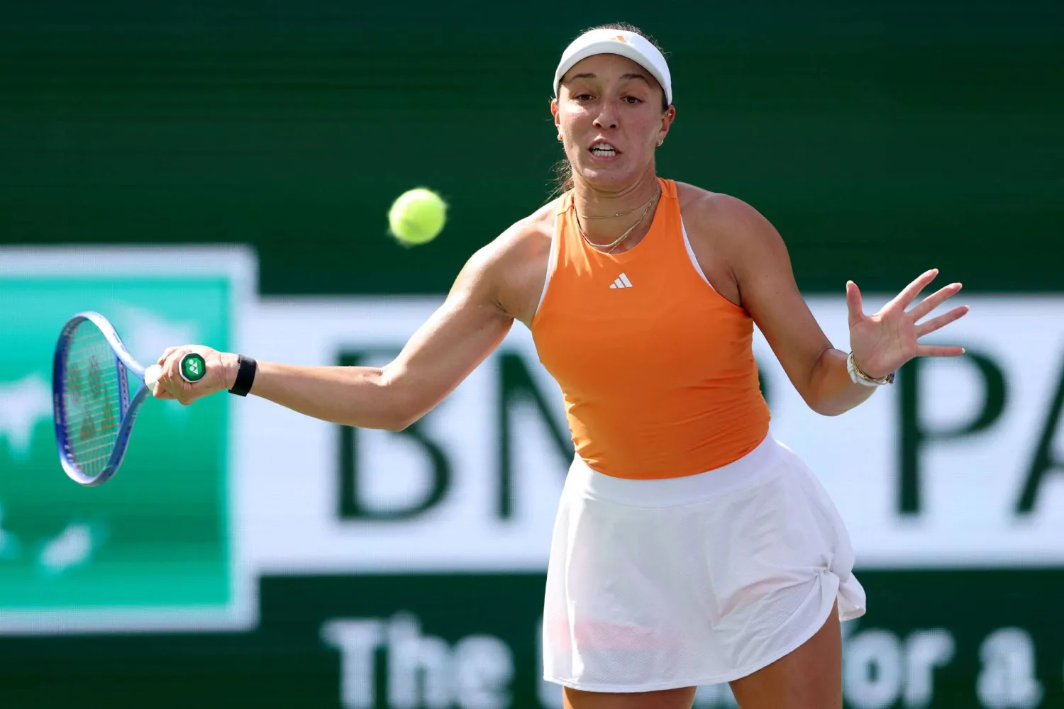 الأميركية جيسيكا بيغولا تتألق في «إنديان ويلز» (أ.ف.ب)