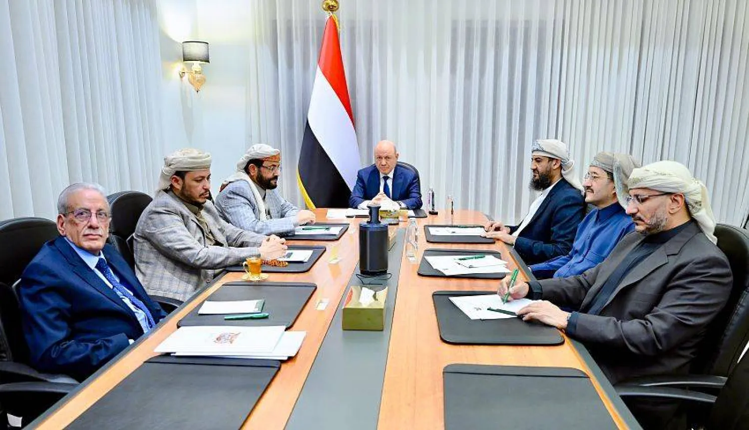جانب من اجتماع للمجلس القيادي الرئاسي اليمني (سبأ)