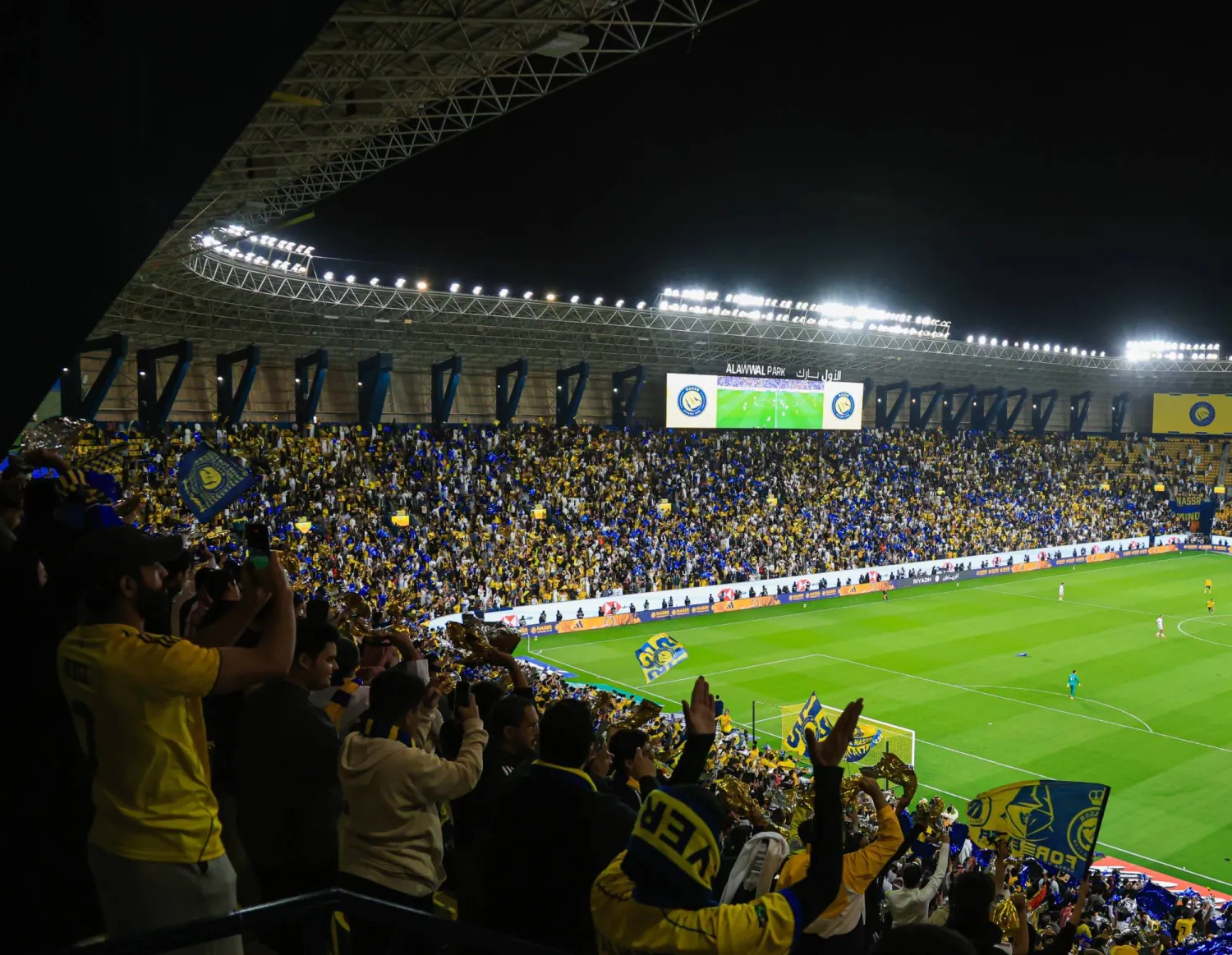 أكثر من 16 ألف مشجع احتفلوا بصدارة النصر أمام نيوم السبت الماضي (نادي النصر)