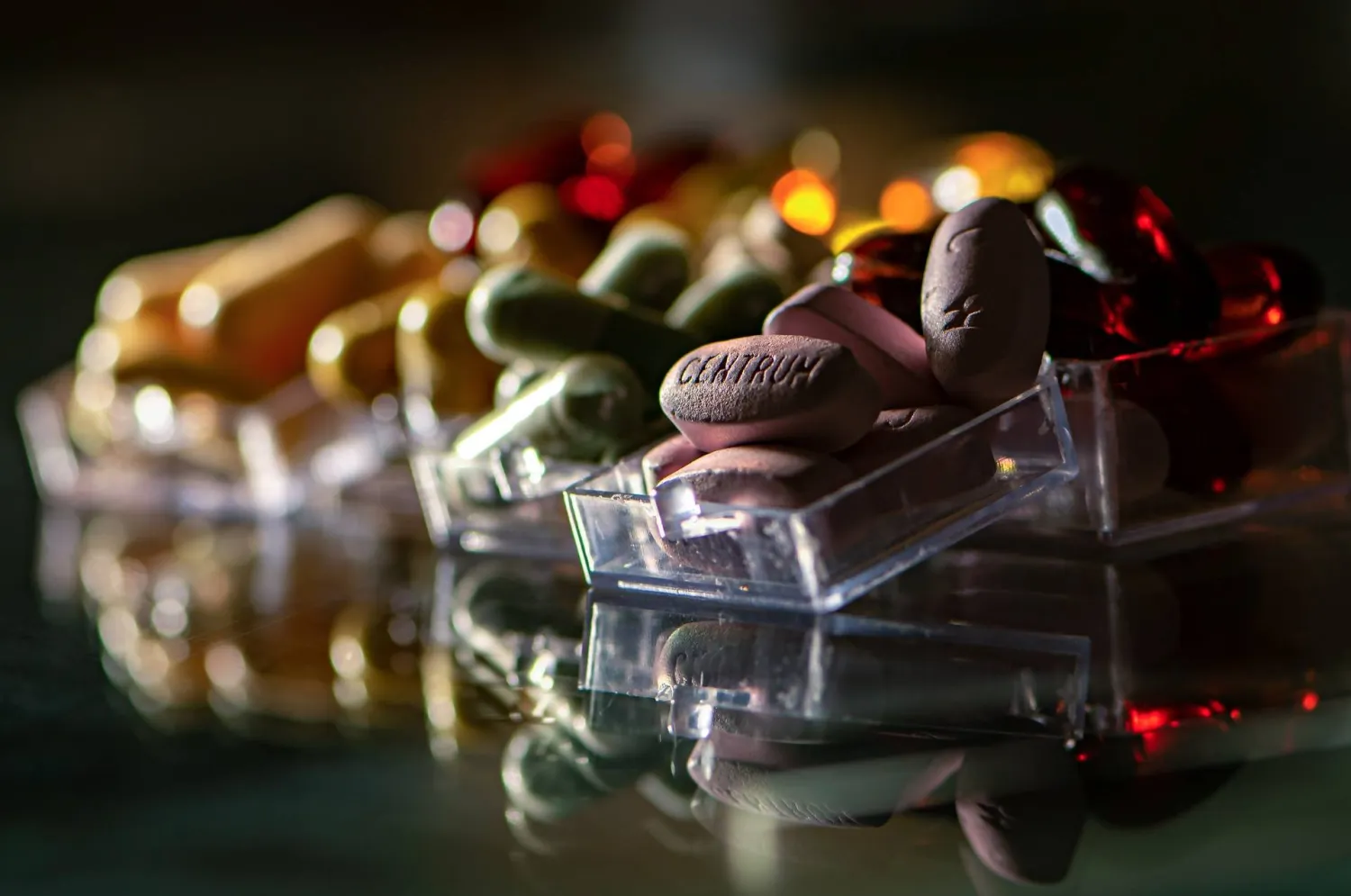 عدد من حبات المكملات الغذائية (بيكسلز)