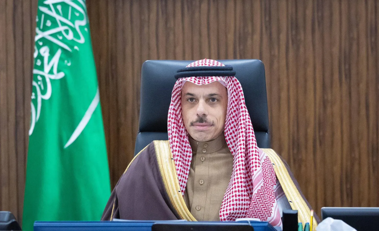 الأمير فيصل بن فرحان خلال مشاركته في الاجتماع عبر الاتصال المرئي (الخارجية السعودية)