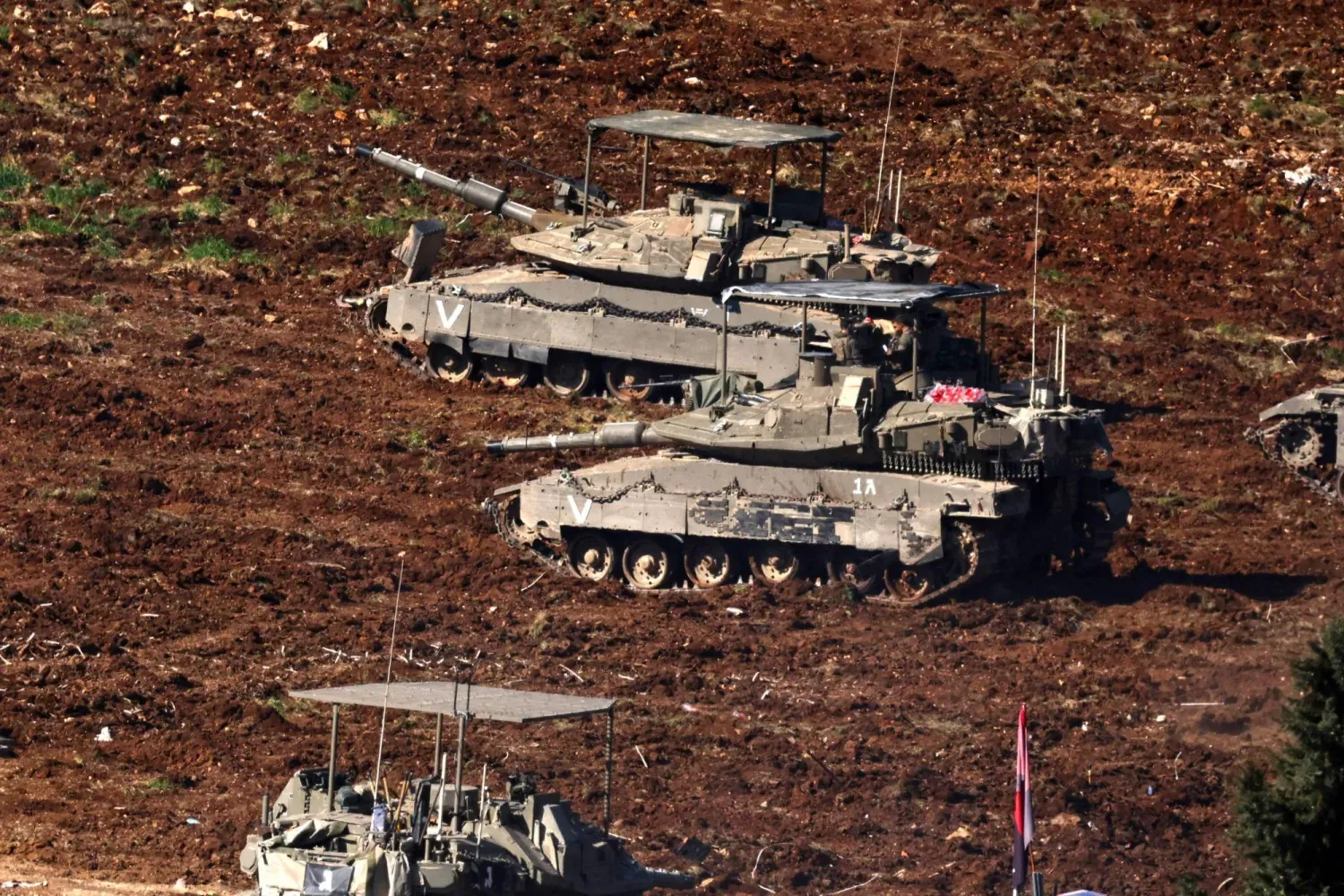 Hizbullah ile savaş sırasında İsrail tankları Yukarı Celile'deki Lübnan sınırına konuşlandırıldı (AFP)