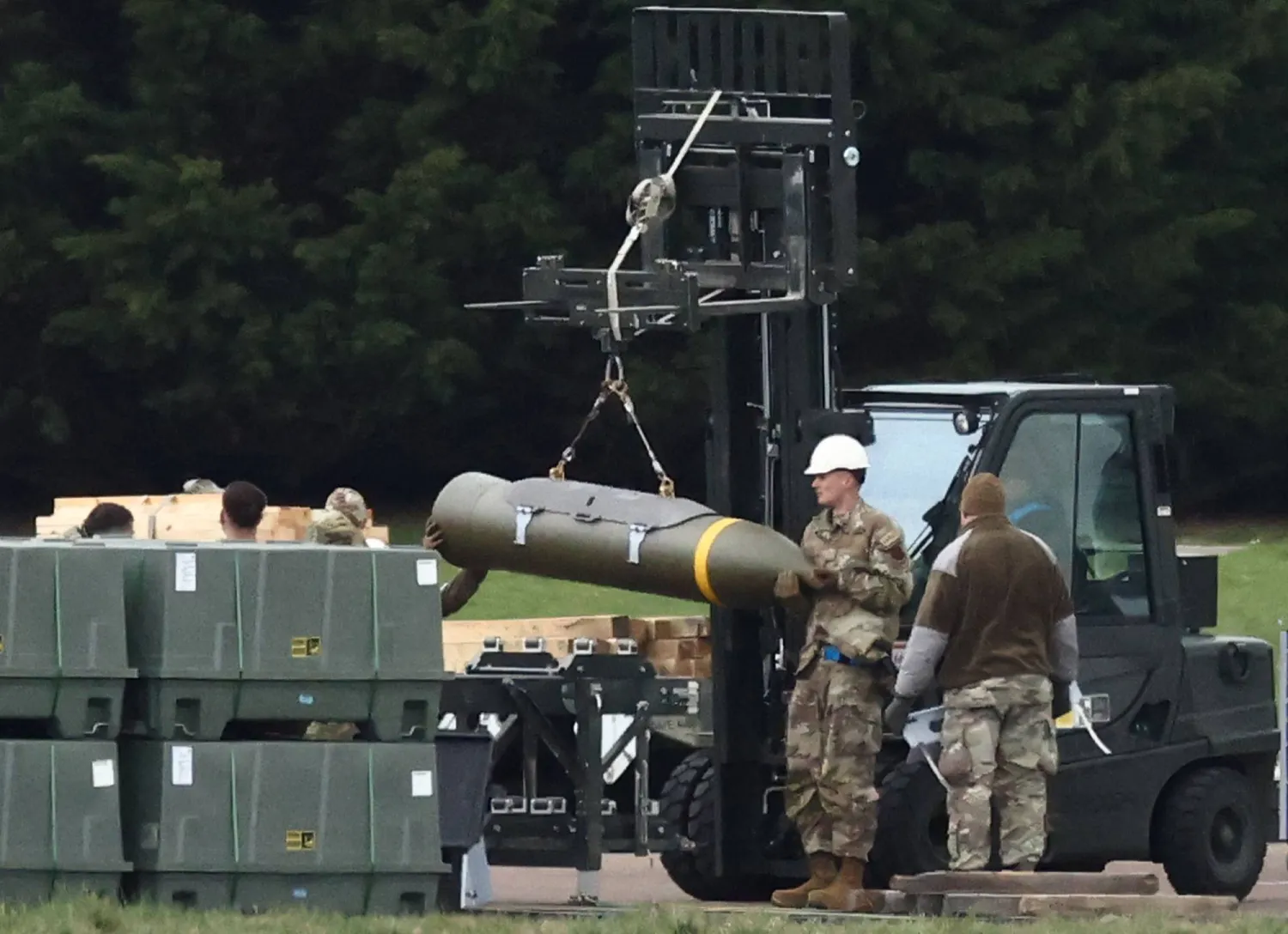 Members of the US Air Force (USAF) prepare munitions at RAF Fairford in south-west England on March 10, 2026, after USAF B-1 Lancer bomber jets and Air Force Boeing B-52 Stratofortress bombers landed at the RAF base. (AFP)