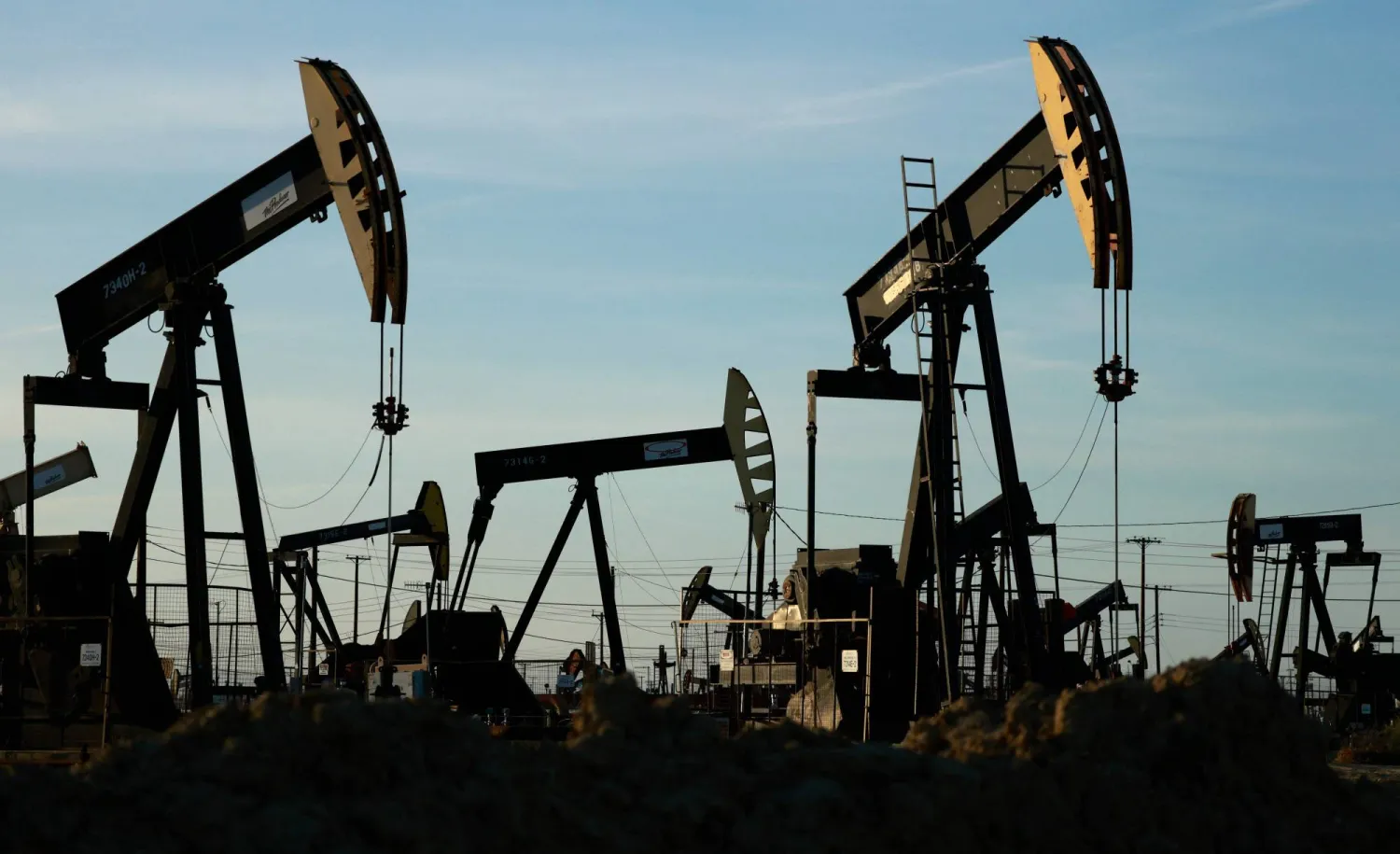 مضخات النفط في حقل بيلريدج في كاليفورنيا (أ.ف.ب)