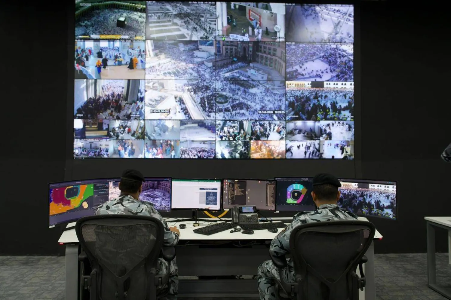 التقنية والذكاء الاصطناعي مدعوماً بآلاف الكاميرات سُخّرت لرعاية المعتمرين (الشرق الأوسط)