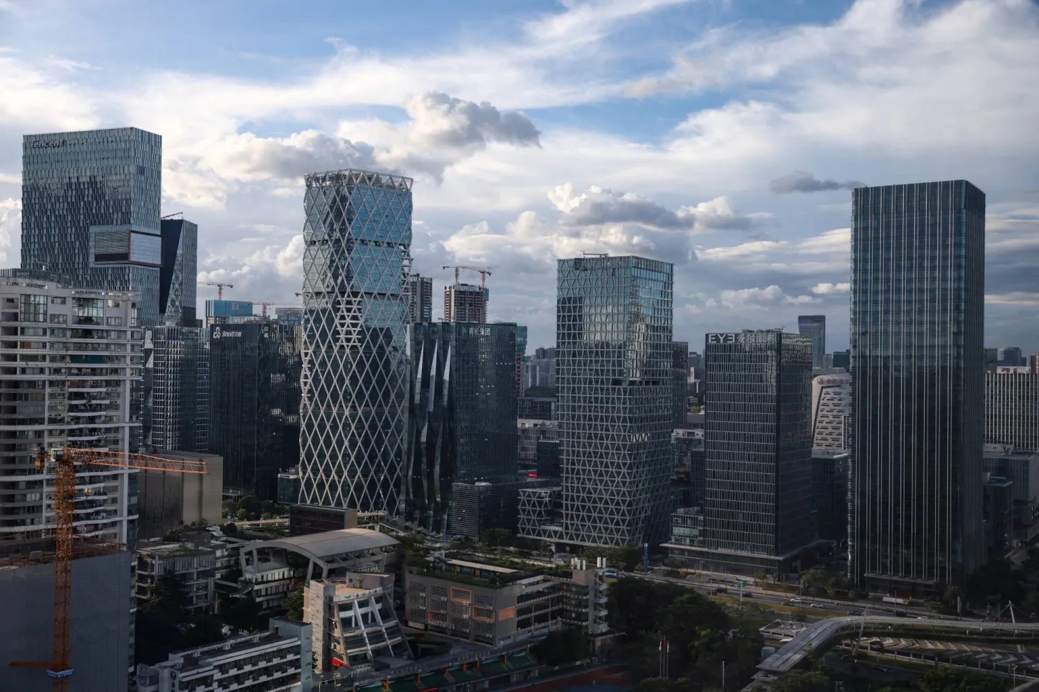 ضاحية الشركات التكنولوجية في مدينة شينزين الصينية (رويترز)