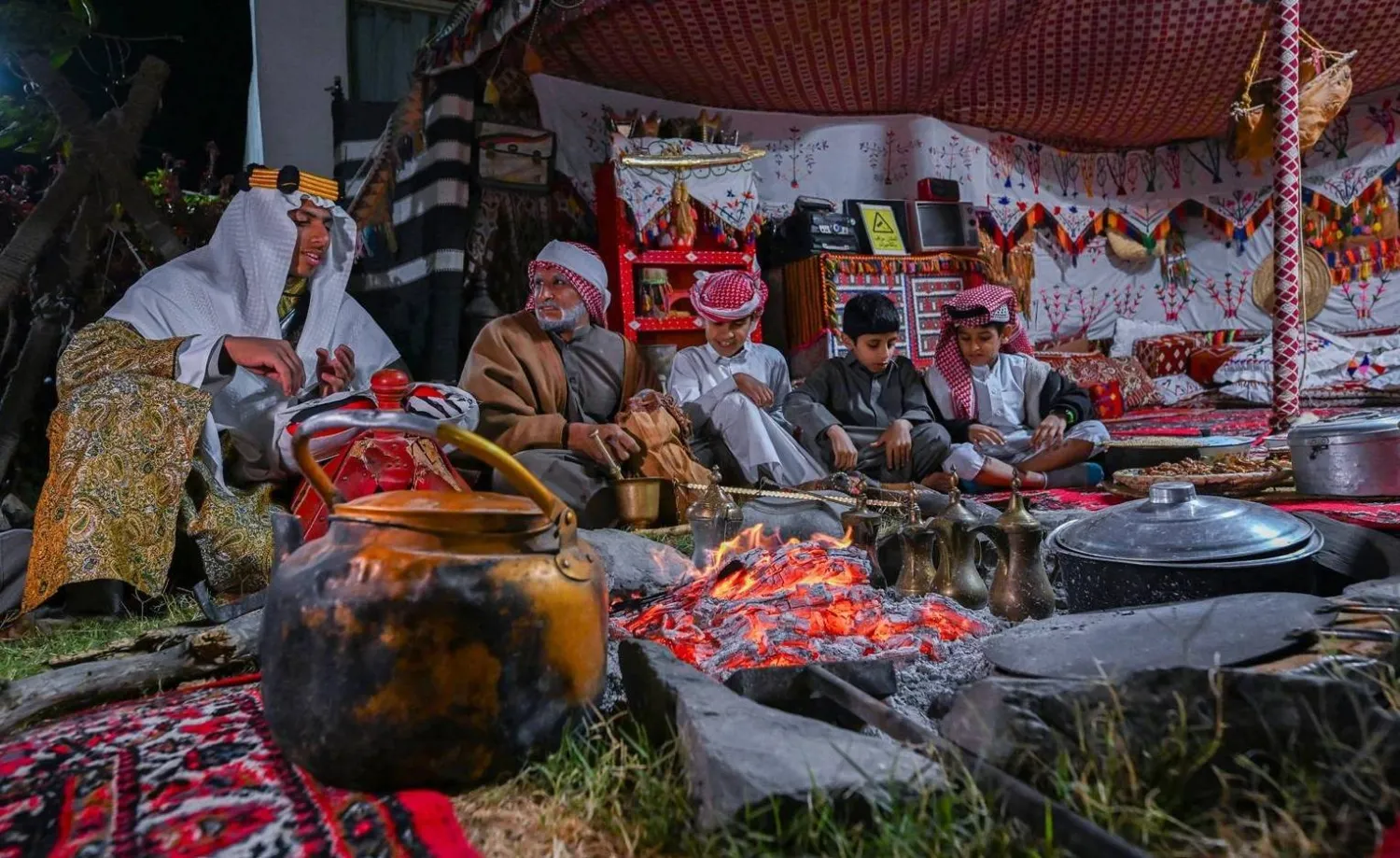 يمثل تأسيس المعهد منصة علمية لتوثيق التراث وتعميق الوعي بالثقافة المحلية عبر الأبحاث الأنثروبولوجية (واس)