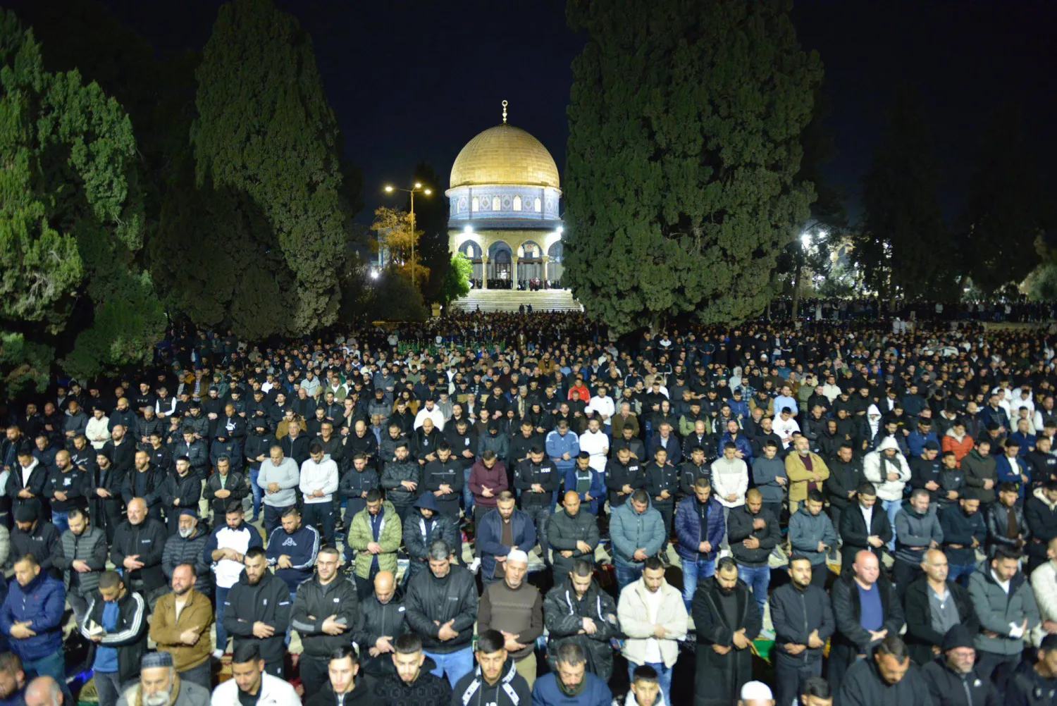 20 February 2026, Palestinian Territories, Jerusalem: Palestinians perform the Taraweeh prayers in the courtyards of the Al-Aqsa Mosque on the third day of Ramadan. Photo: Department Of Islamic Awqaf In J/APA Images via ZUMA Press Wire/dpa