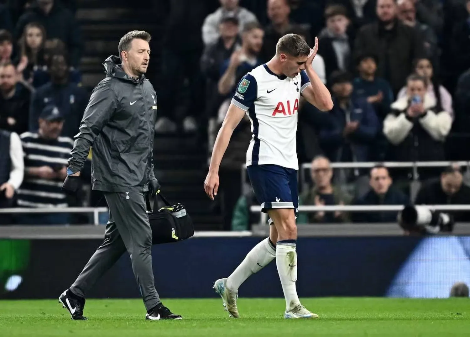 الهولندي ميكي فان دي فين (رويترز) 