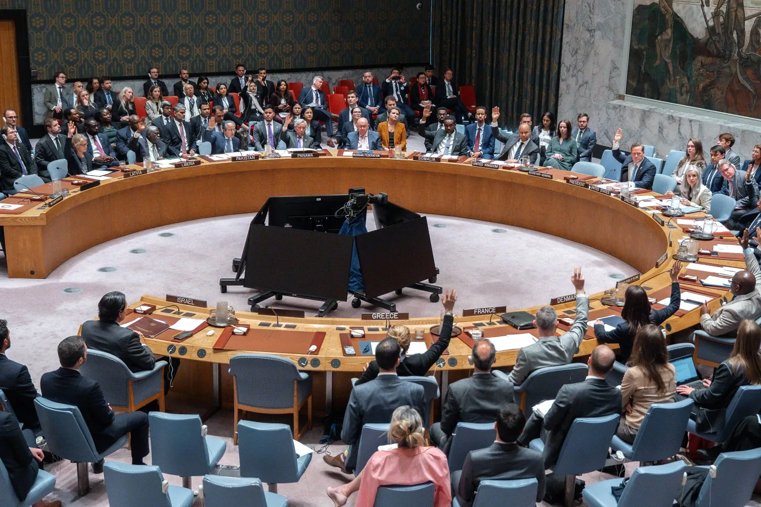 مجلس الأمن خلال اجتماعه اليوم (إ.ب.أ)