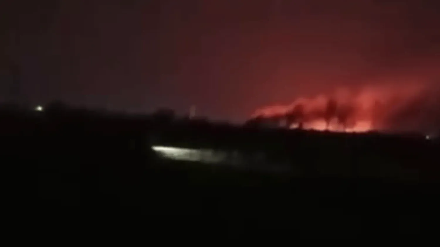 Irak’ın batısındaki Akkaşat’ta meydana gelen saldırının yerini gösteren bir videodan alınan ekran görüntüsü (Sosyal medya)