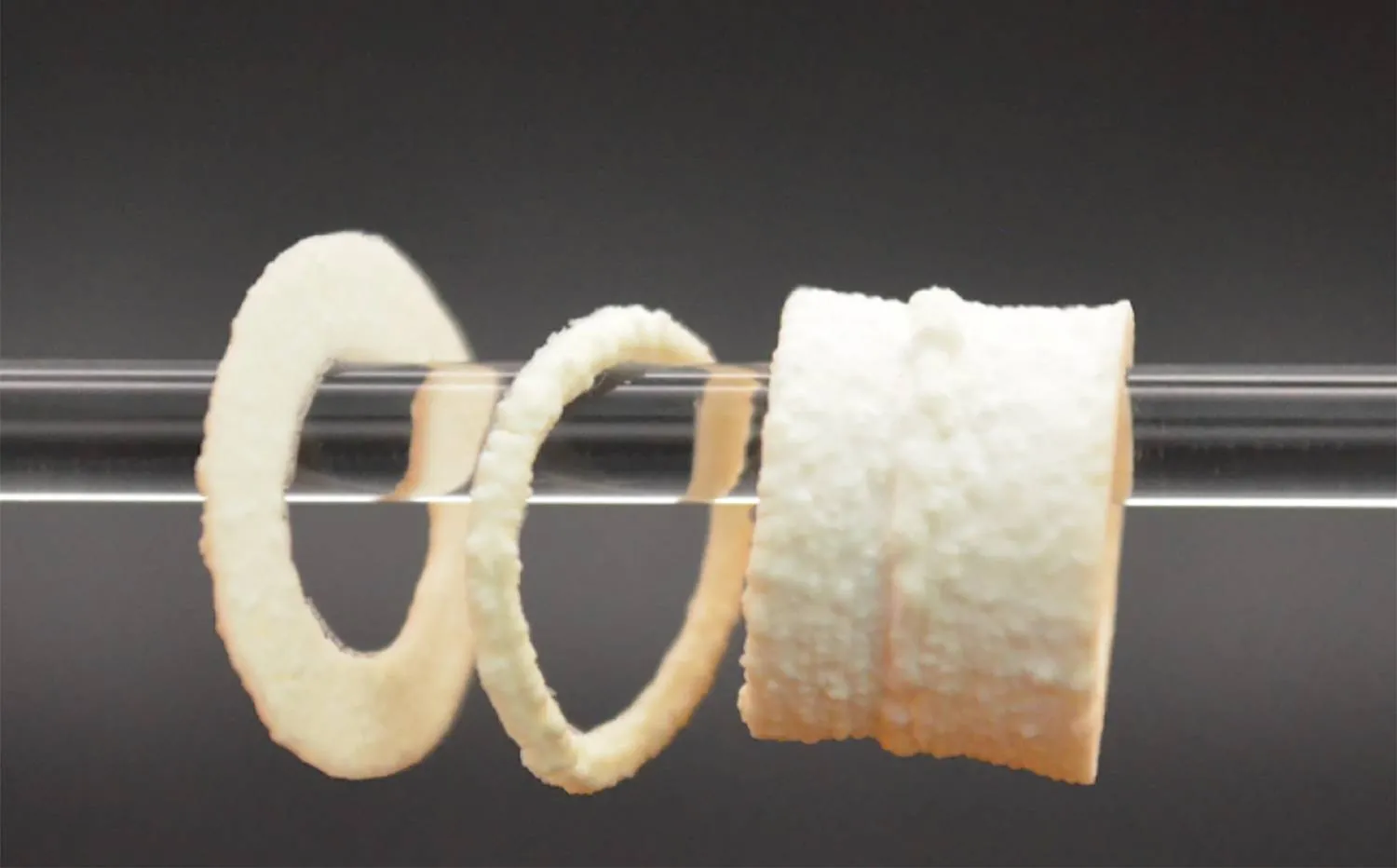 المادة الجديدة توفر دعامات قوية وخفيفة تحاكي بنية العظام الطبيعية (المعهد الفيدرالي السويسري للتكنولوجيا)