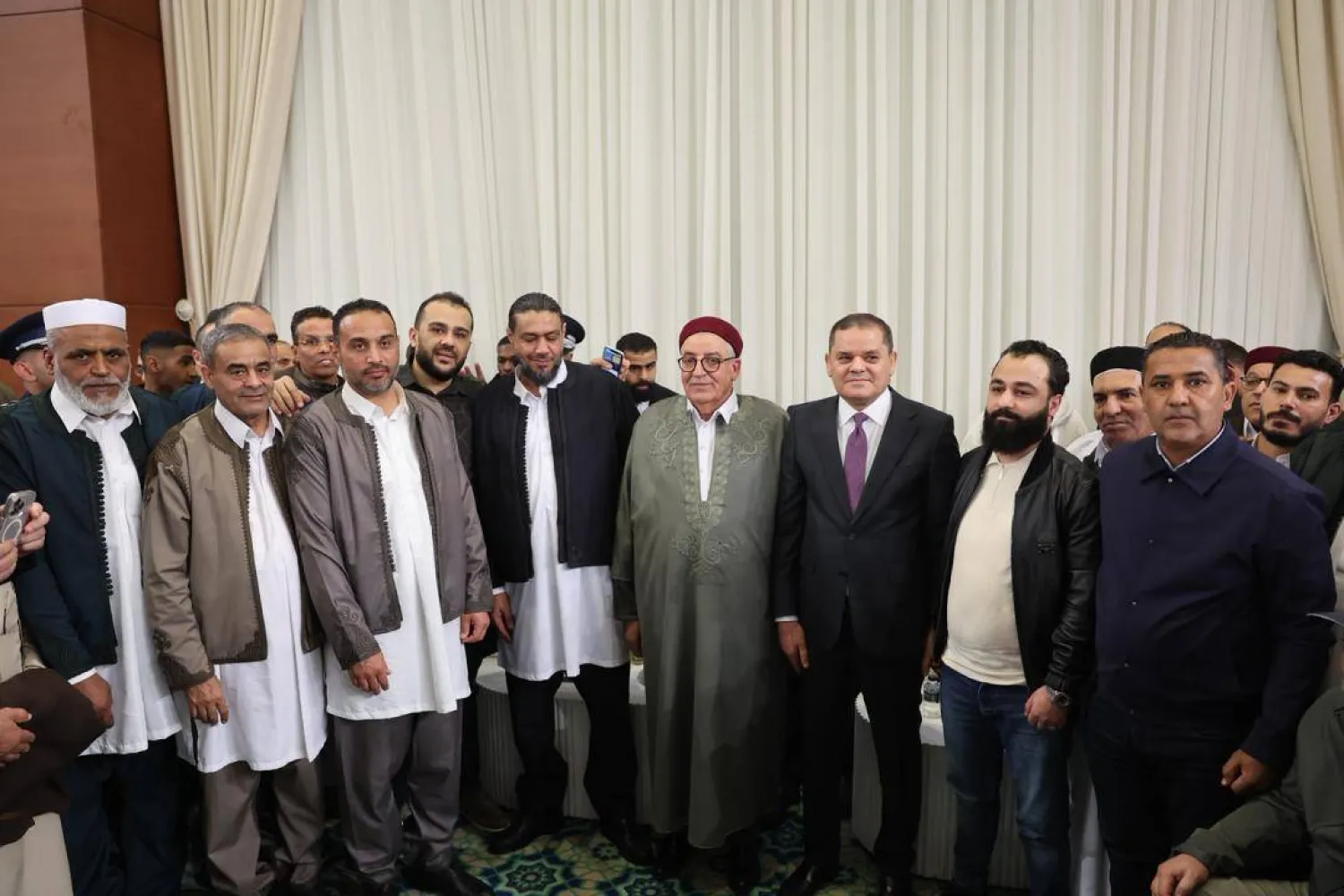 الدبيبة مستقبلاً أعيان وشباب وقيادات بلدية تاجوراء على مائدة الإفطار (حكومة الوحدة)