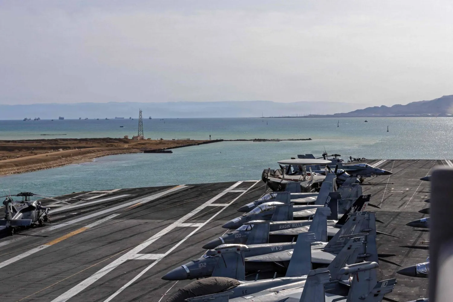 حاملة الطائرات «جيرالد فورد» تعبر قناة السويس في 28 فبراير 2026 (أ.ف.ب)