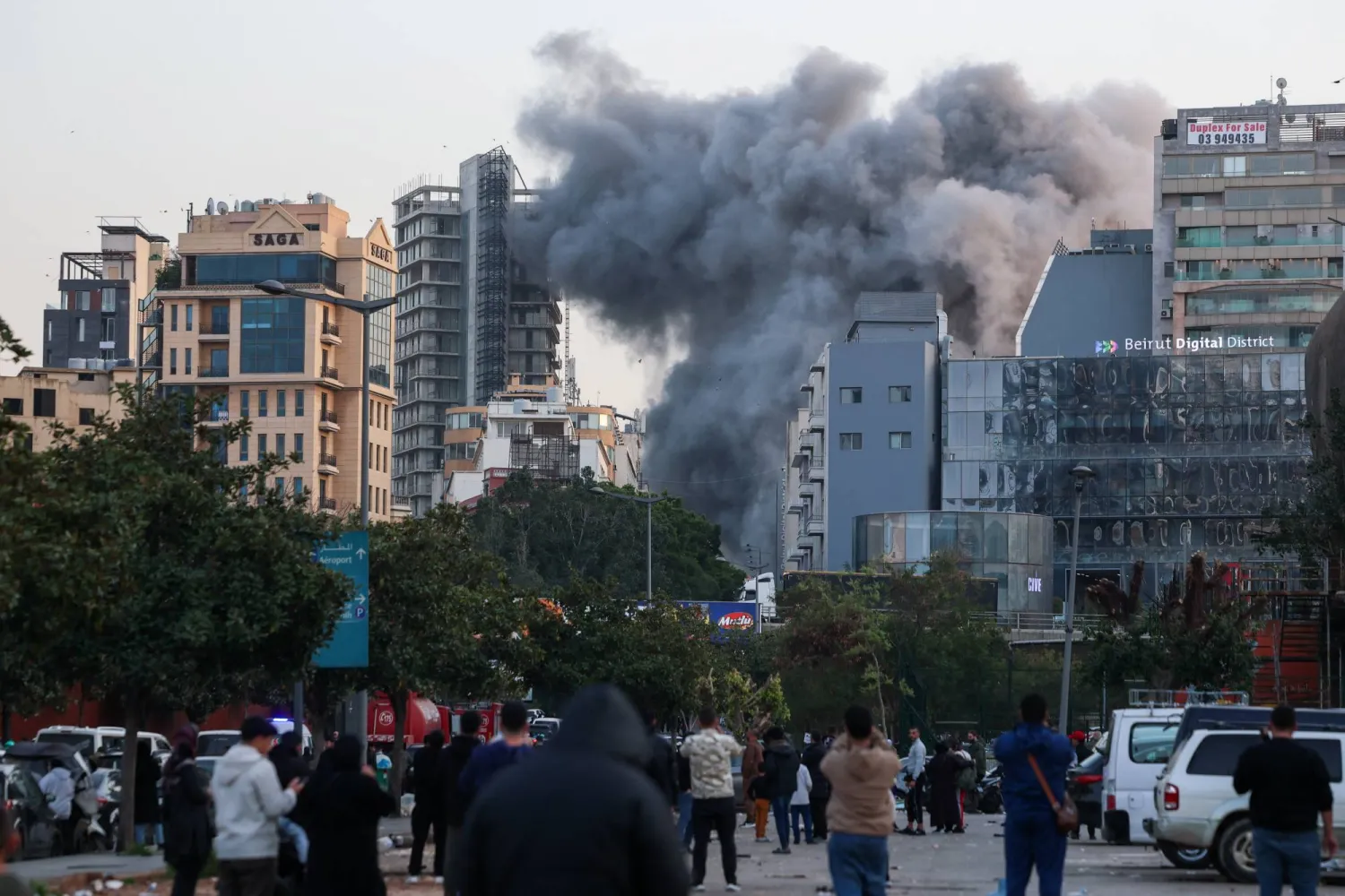 دخان يتصاعد عقب غارة إسرائيلية على بيروت 12 مارس 2026 (رويترز)