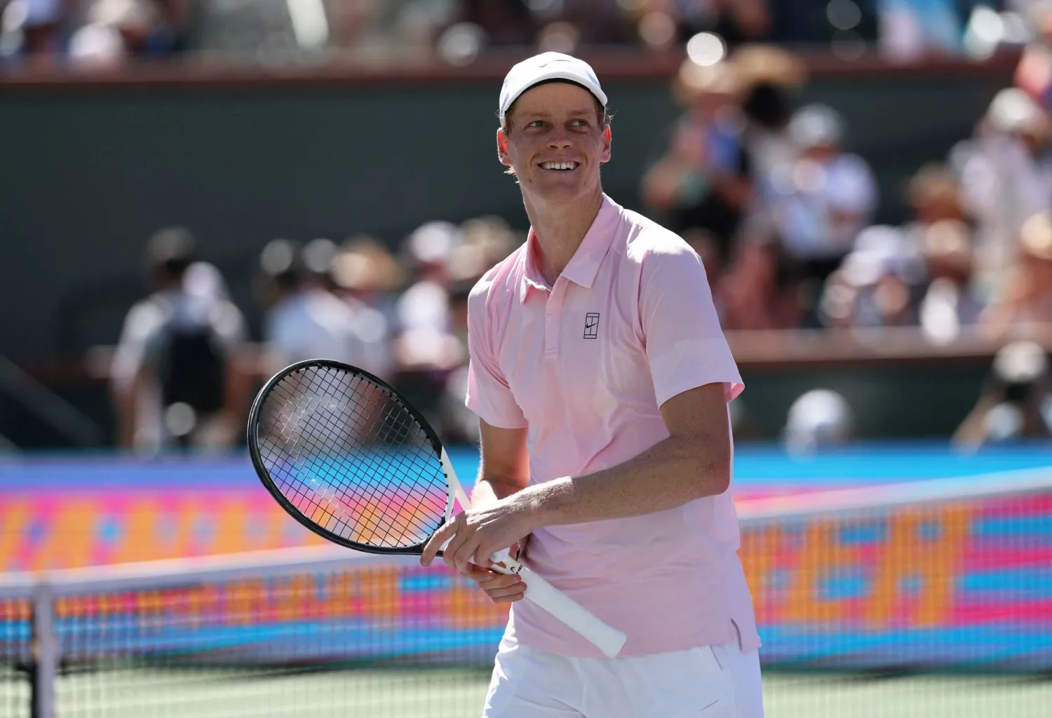 سينر محتفلا بعد نهاية المواجهة (أ.ف.ب)