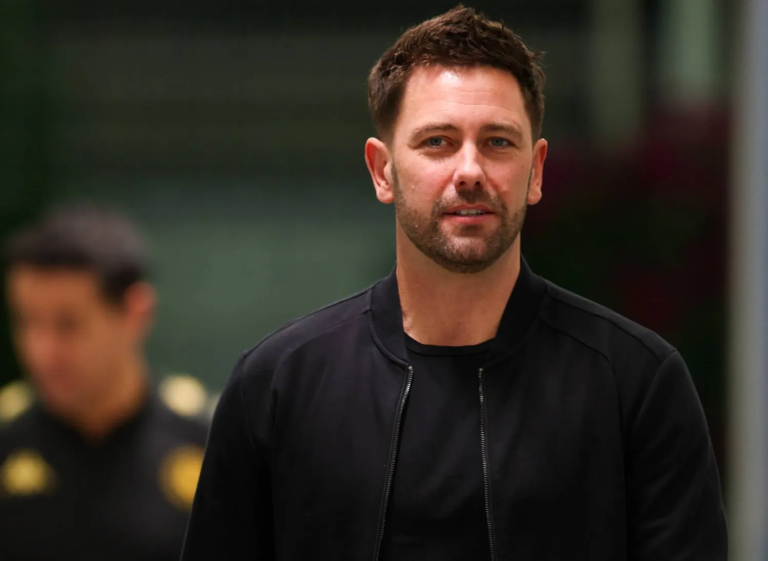 الإنجليزي ديس باكنغهام مدرب فريق نادي الخلود (نادي الخلود) 